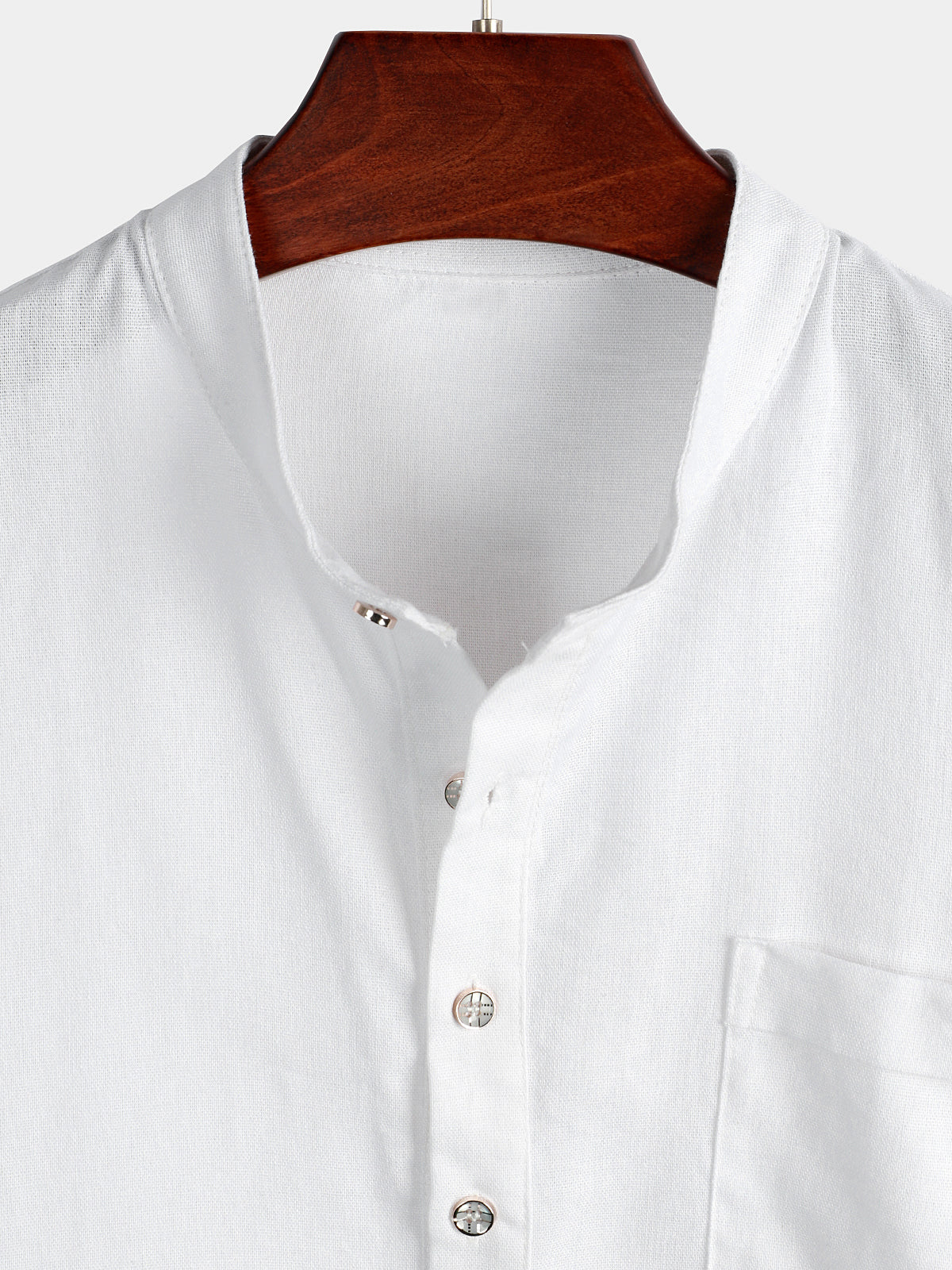 De color sólido Stand Collar Half Button Pocket Froncamiseta para hombre