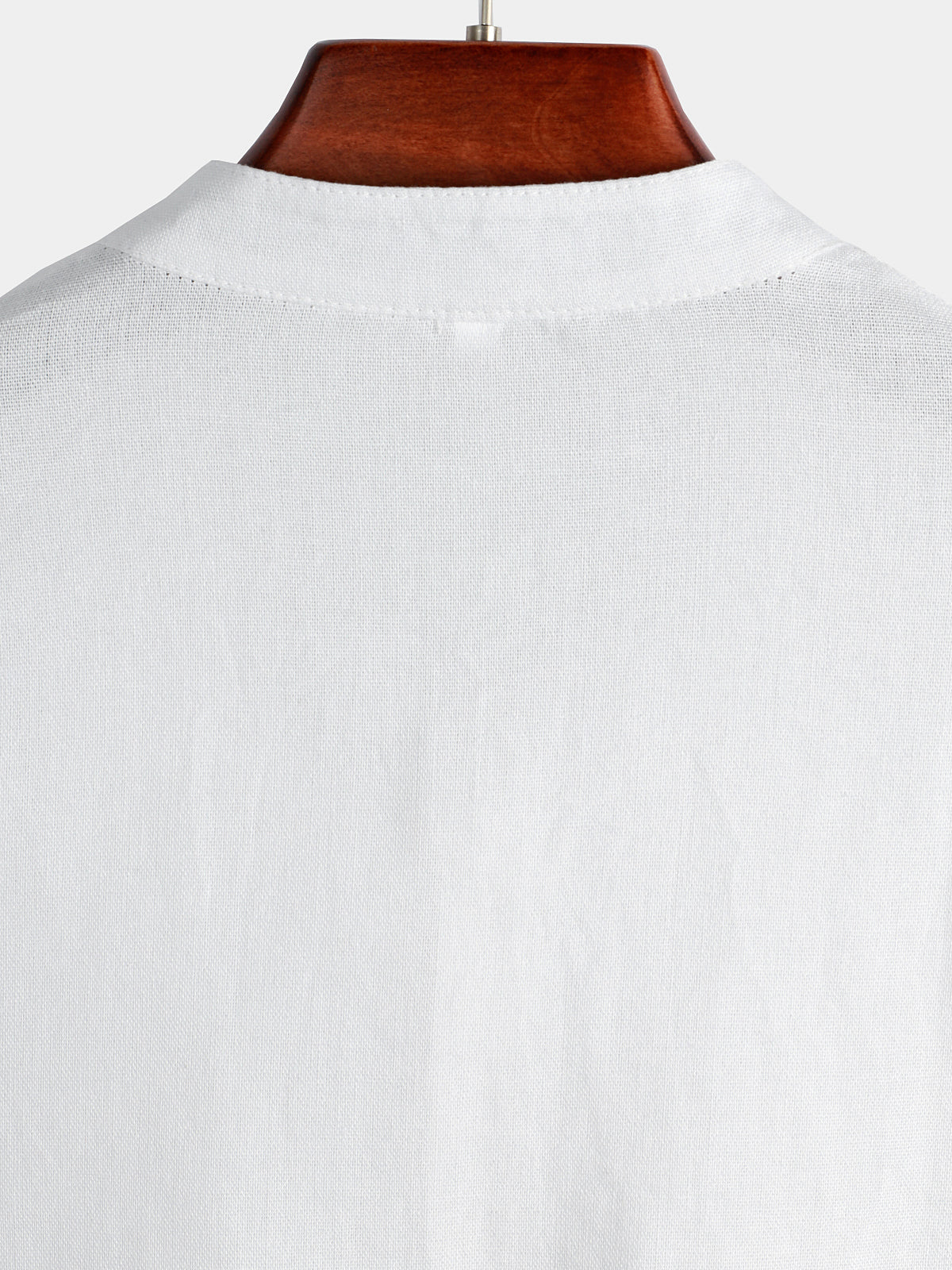 De color sólido Stand Collar Half Button Pocket Froncamiseta para hombre