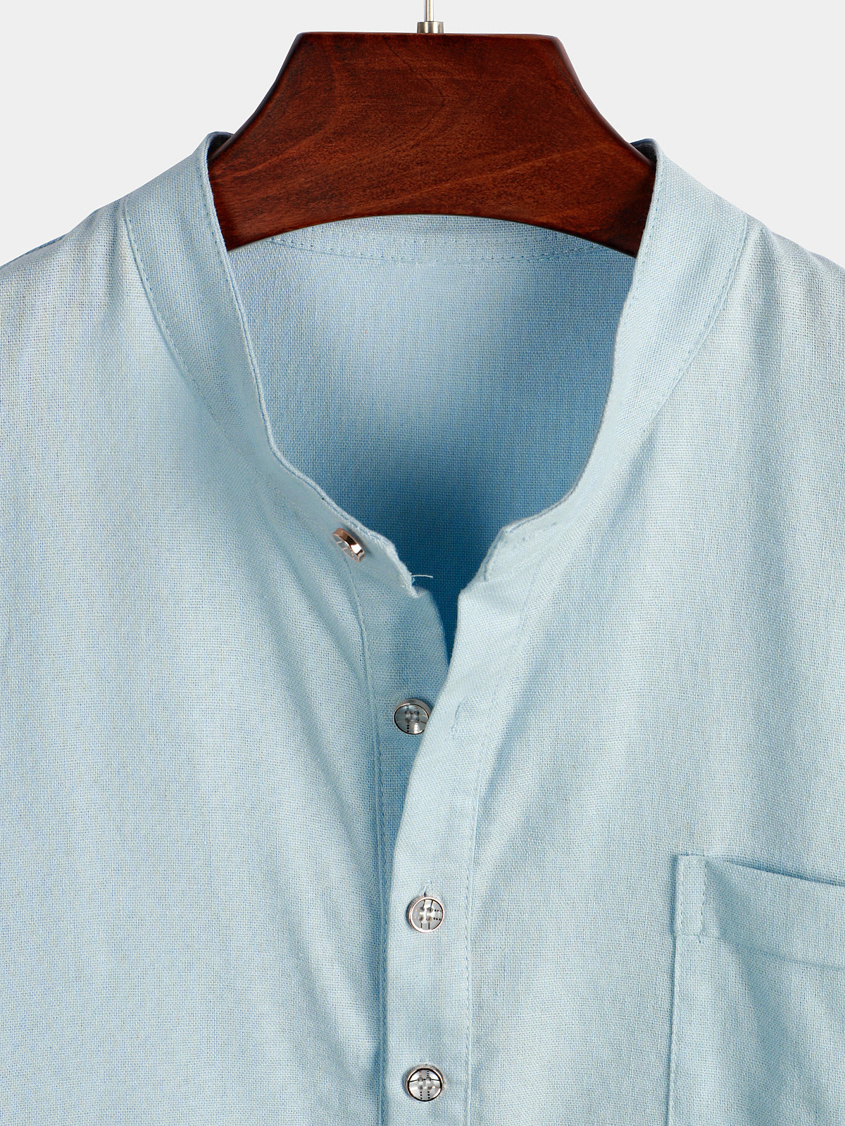 De color sólido Stand Collar Half Button Pocket Froncamiseta para hombre