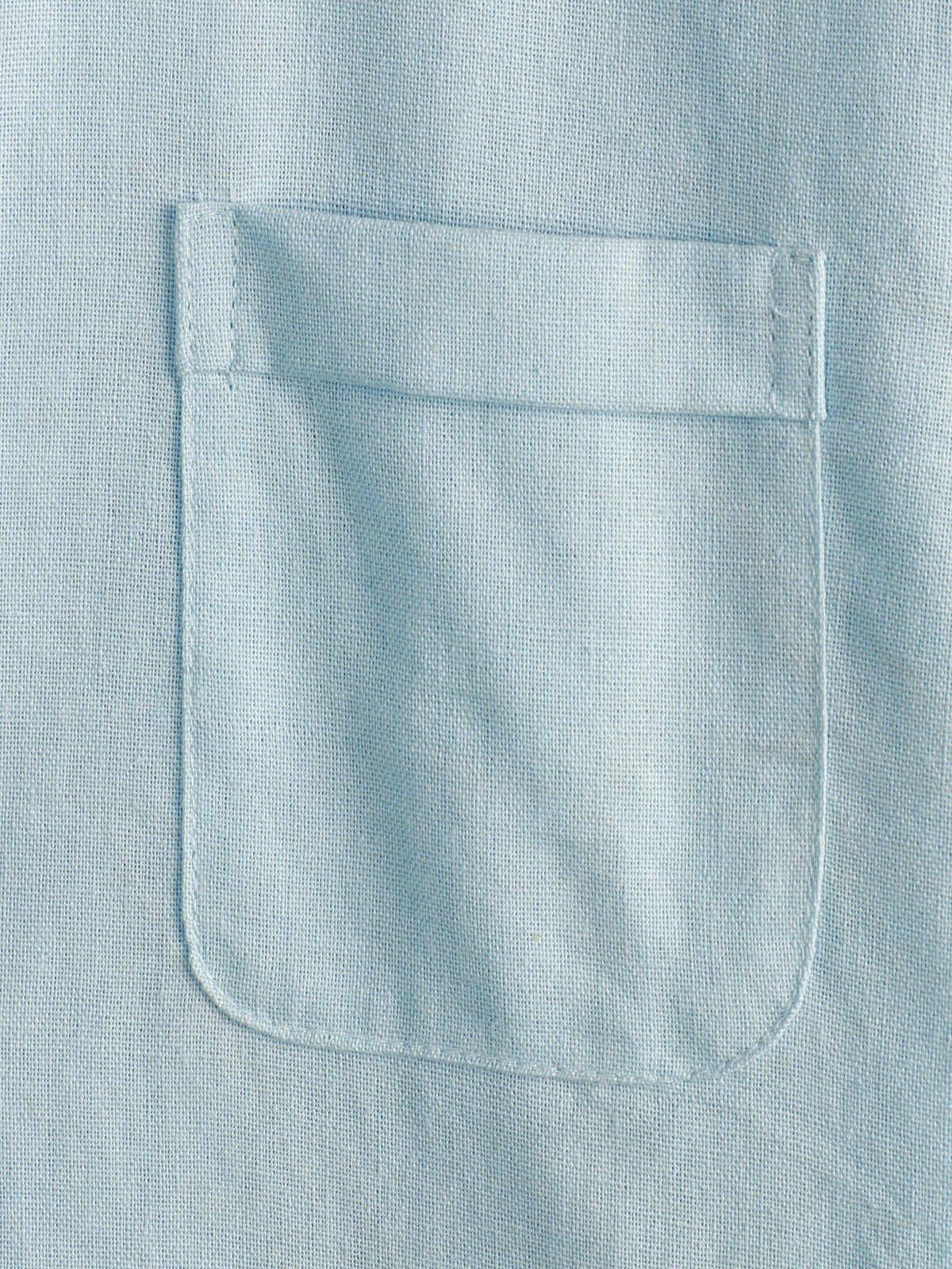 De color sólido Stand Collar Half Button Pocket Froncamiseta para hombre