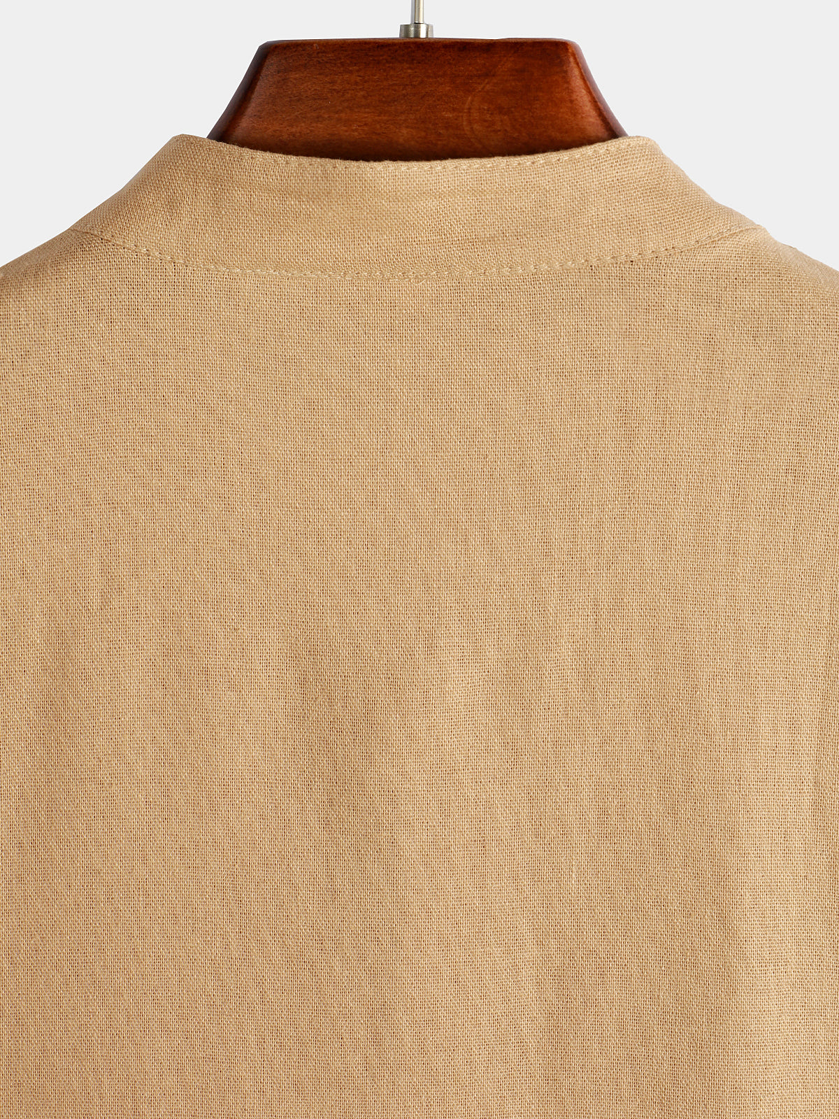 De color sólido Stand Collar Half Button Pocket Froncamiseta para hombre