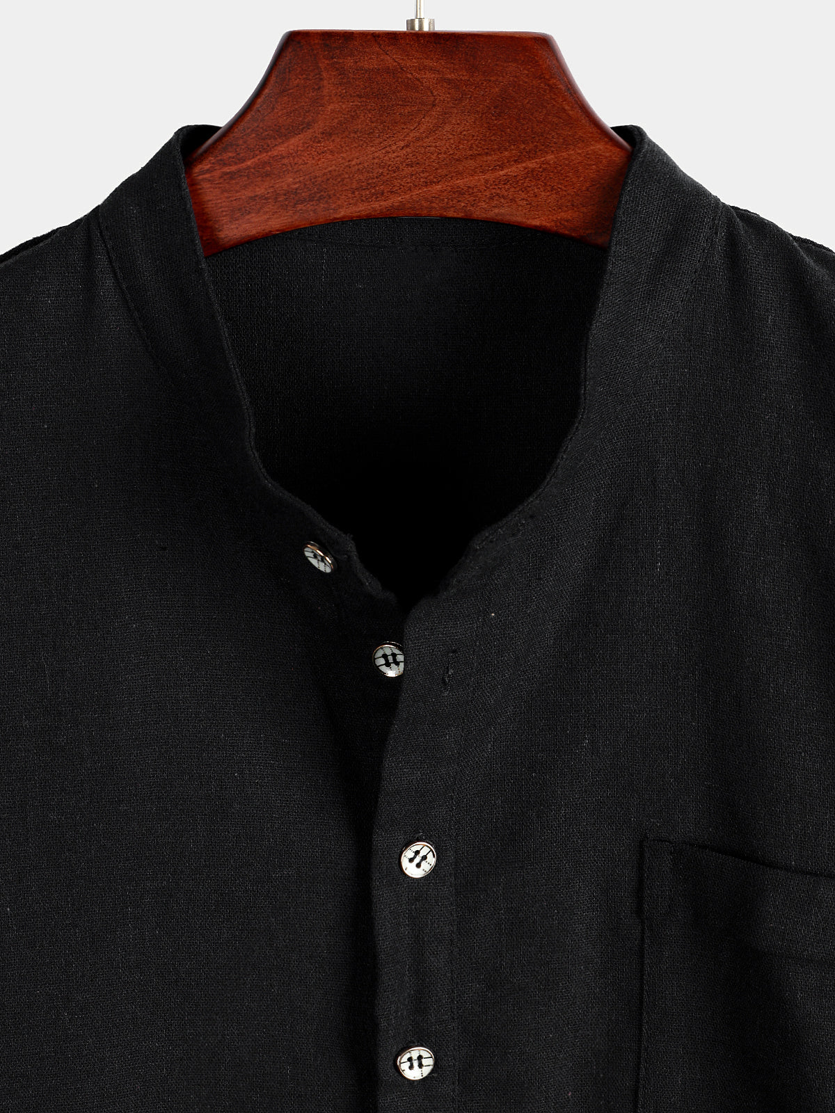 De color sólido Stand Collar Half Button Pocket Froncamiseta para hombre