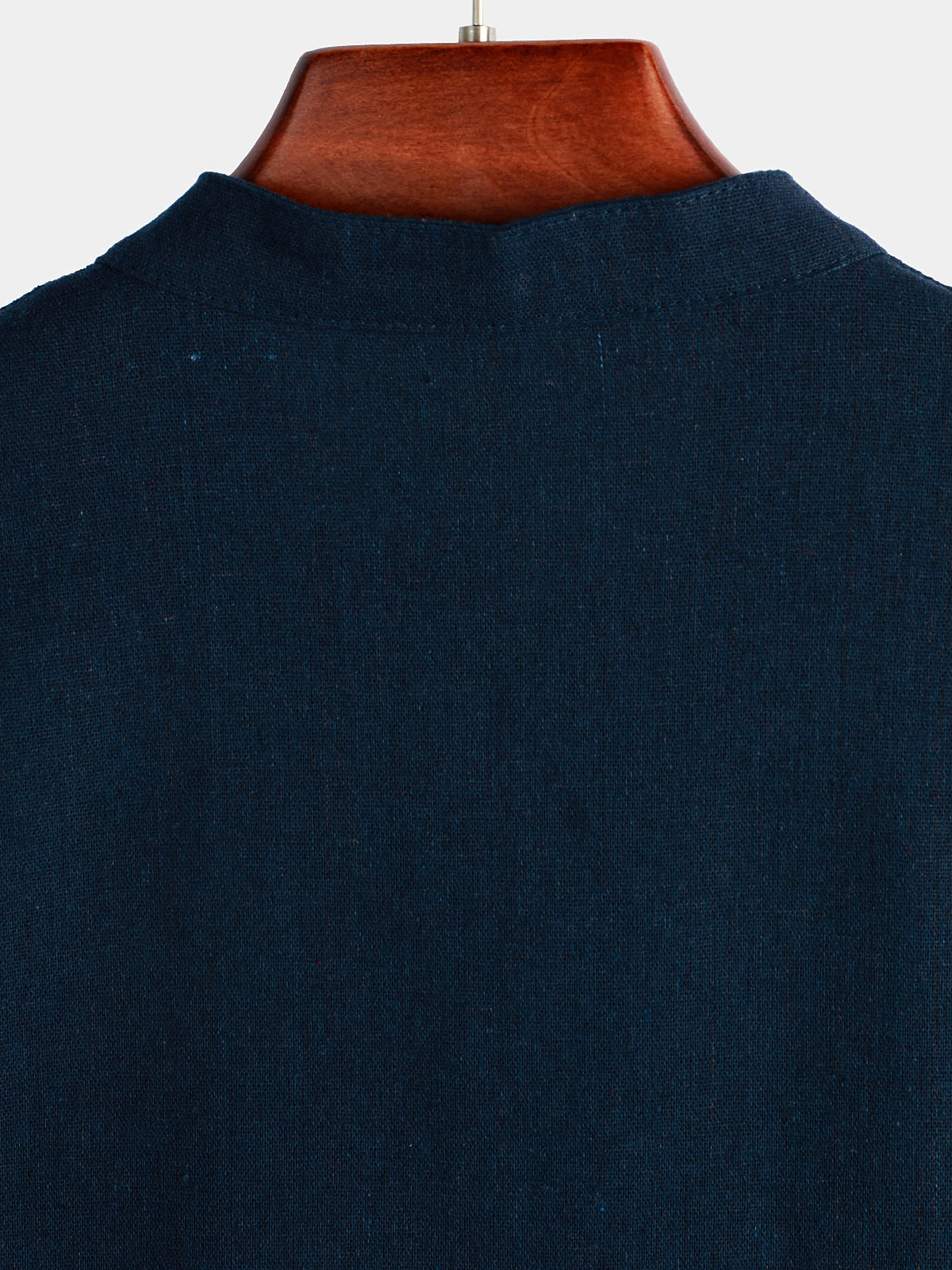 De color sólido Stand Collar Half Button Pocket Froncamiseta para hombre