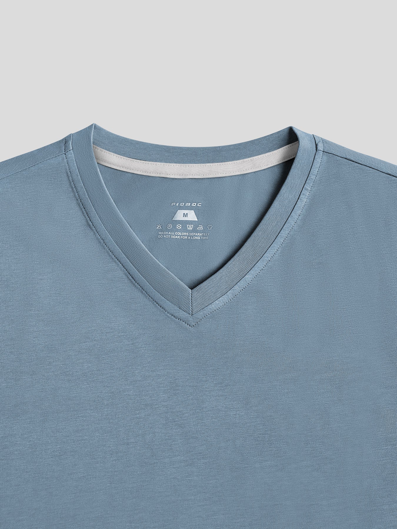 StayCool 2.0 V-neck Curve-Hem Tee: de corte entallado
