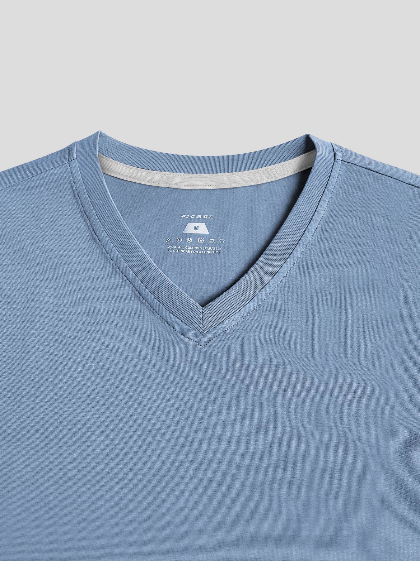 StayCool 2.0 V-neck Curve-Hem Tee: de corte entallado
