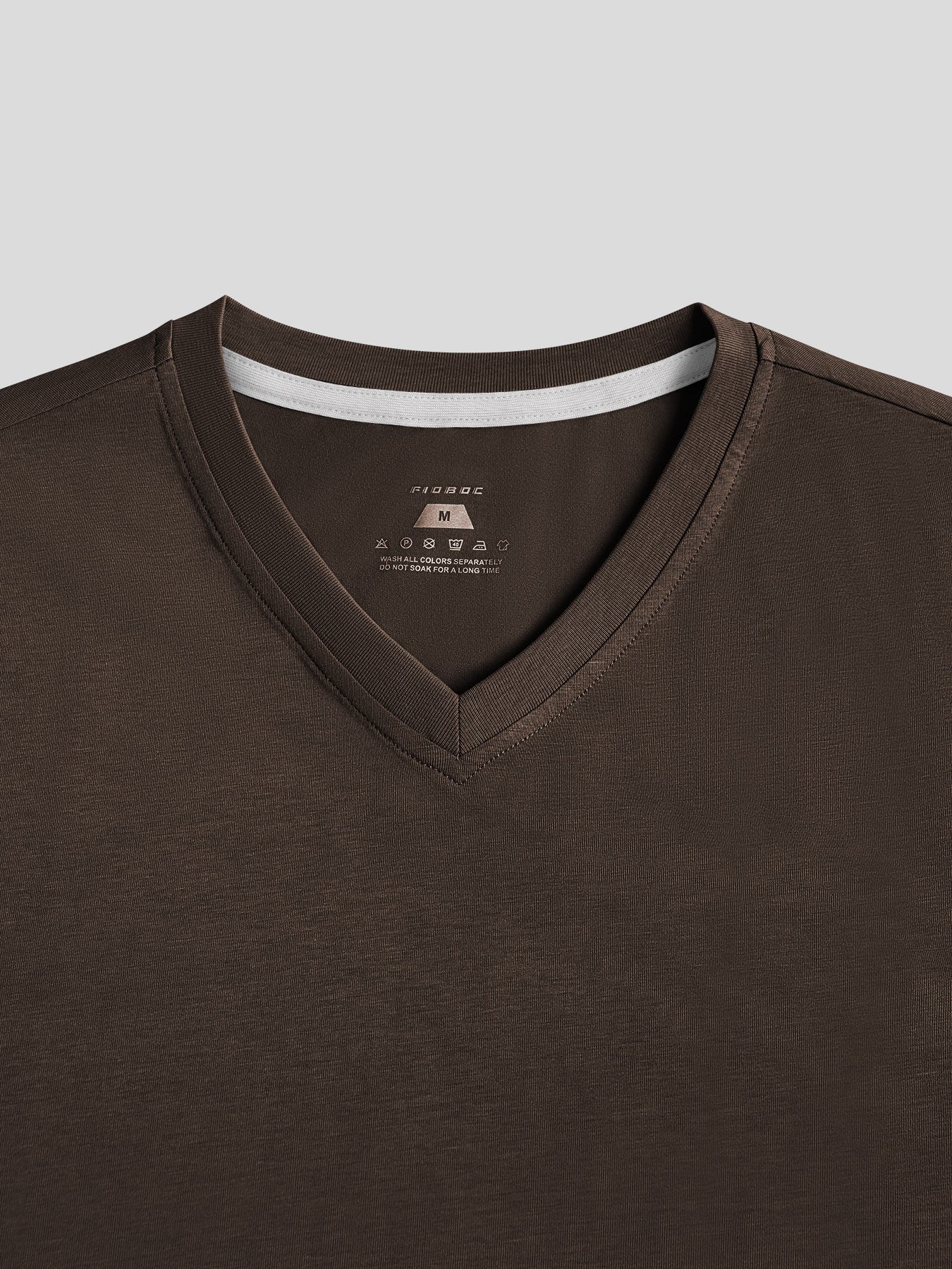 StayCool 2.0 V-neck Curve-Hem Tee: de corte entallado