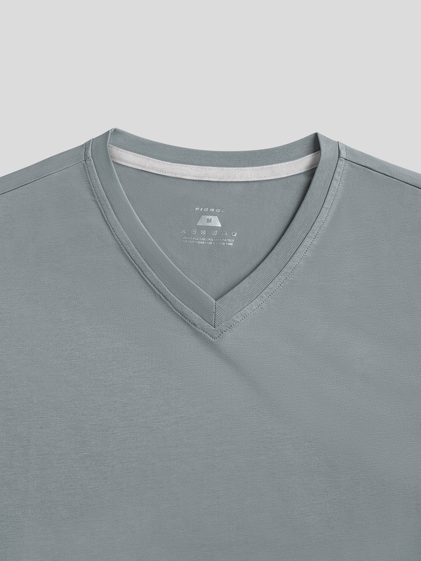 StayCool 2.0 V-neck Curve-Hem Tee: de corte entallado