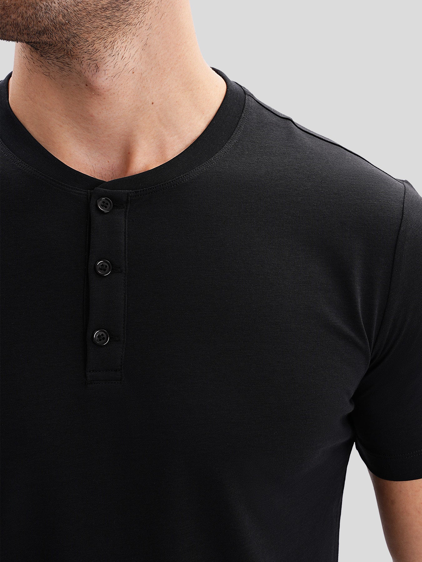 Camisa StayCool 2.0 de corte entallado Henley