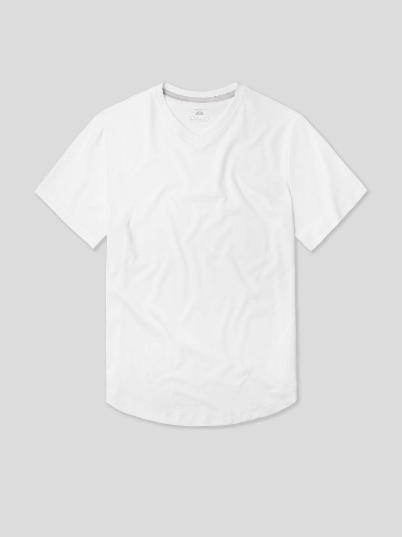 StayCool 2.0 V-neck Curve-Hem Tee: de corte entallado