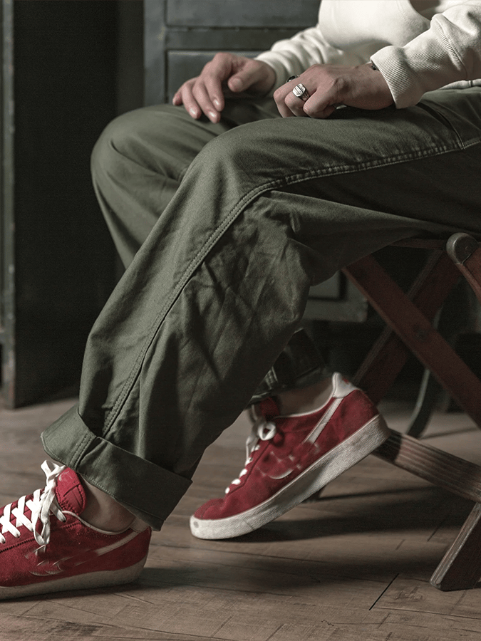 Retro de color sólido Multi-bolsillo Design casual Trousers para hombre