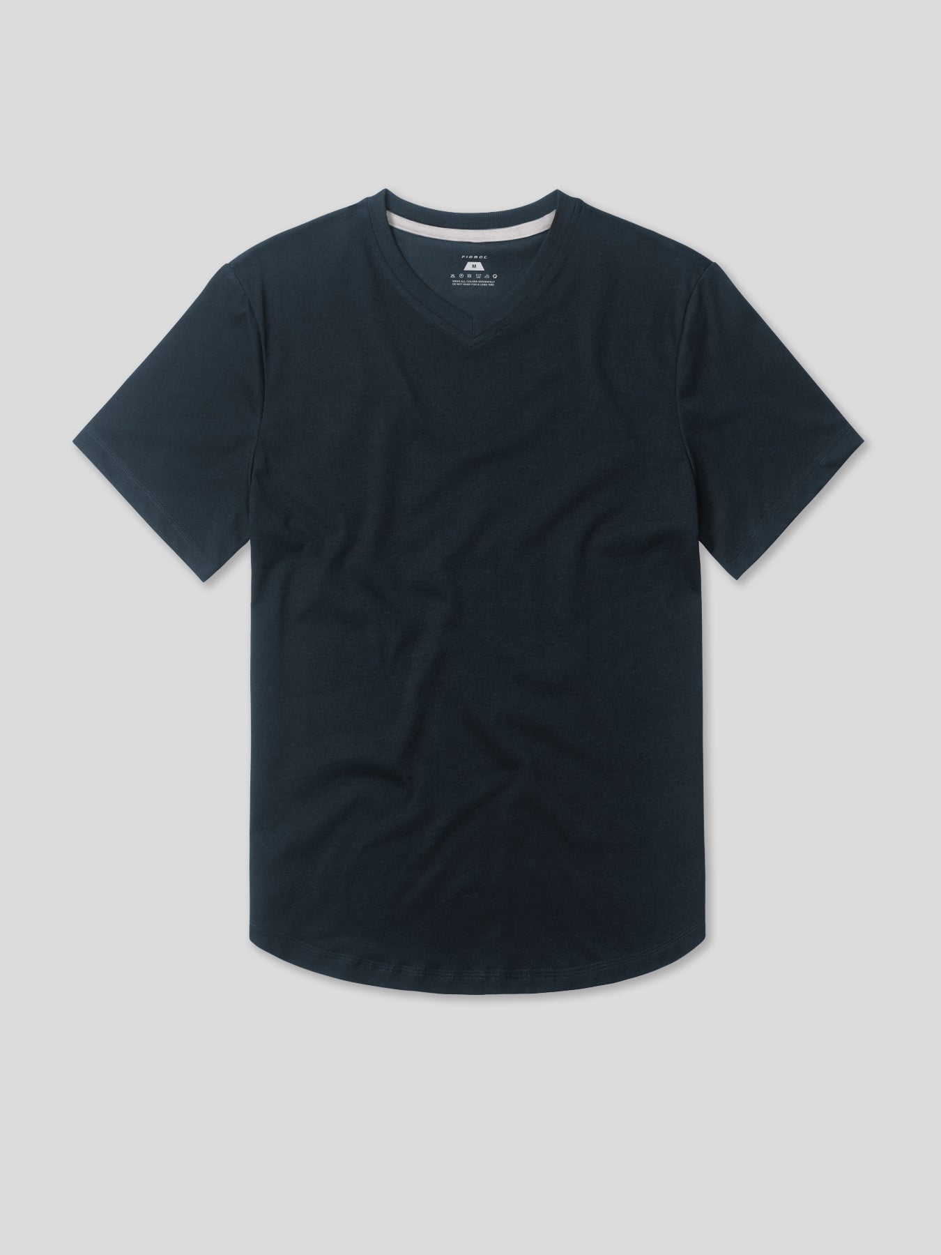StayCool 2.0 V-neck Curve-Hem Tee: de corte entallado