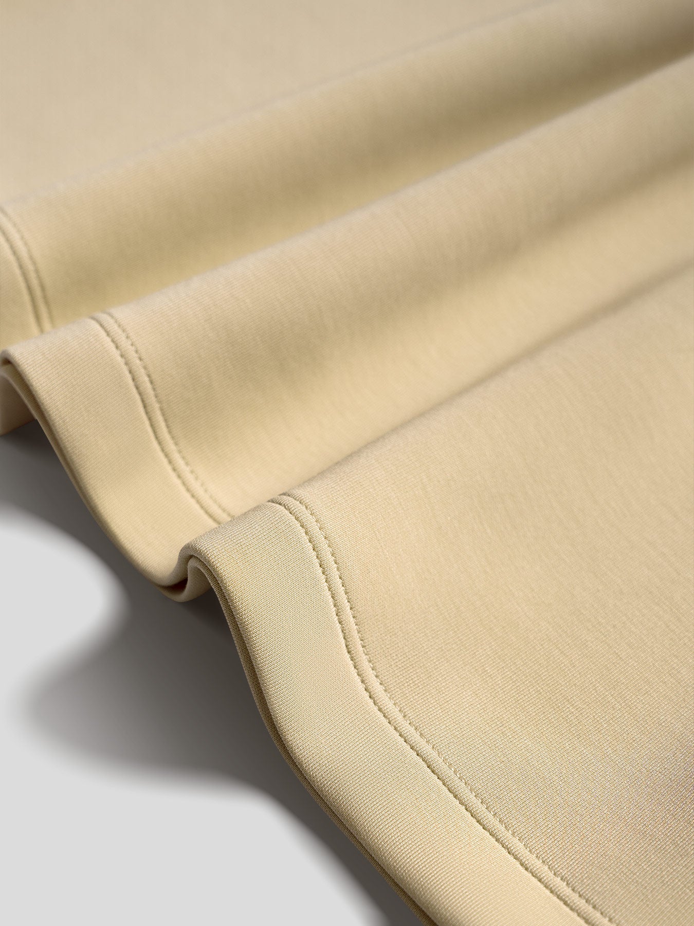 Modal Blend Elbow Patch de manga larga Tee:de corte entallado