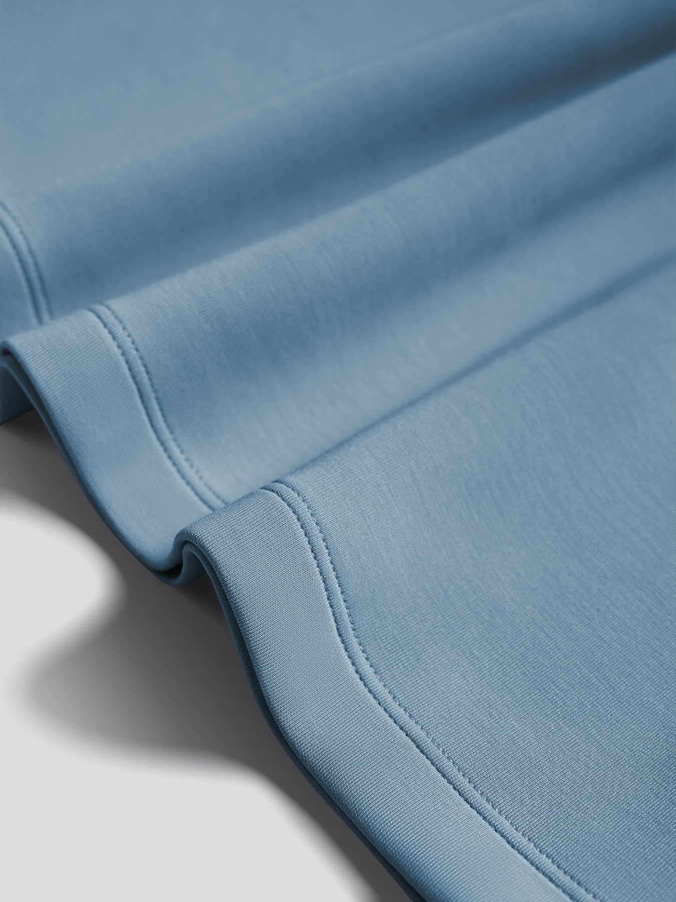 Modal Blend Elbow Patch de manga larga Tee:de corte entallado