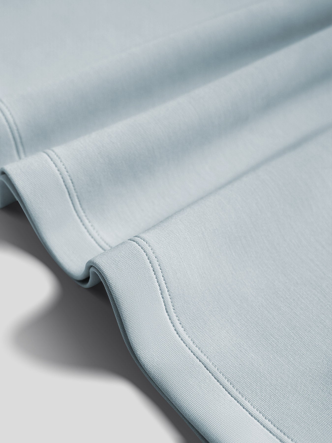 Modal Blend Elbow Patch de manga larga Tee:de corte entallado