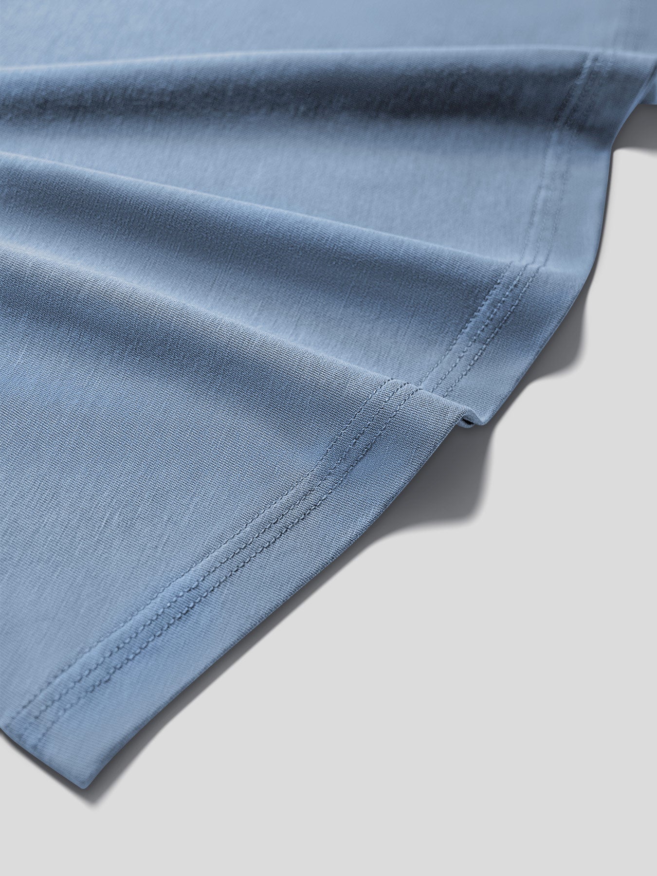 StayCool 2.0 V-neck Curve-Hem Tee: de corte entallado