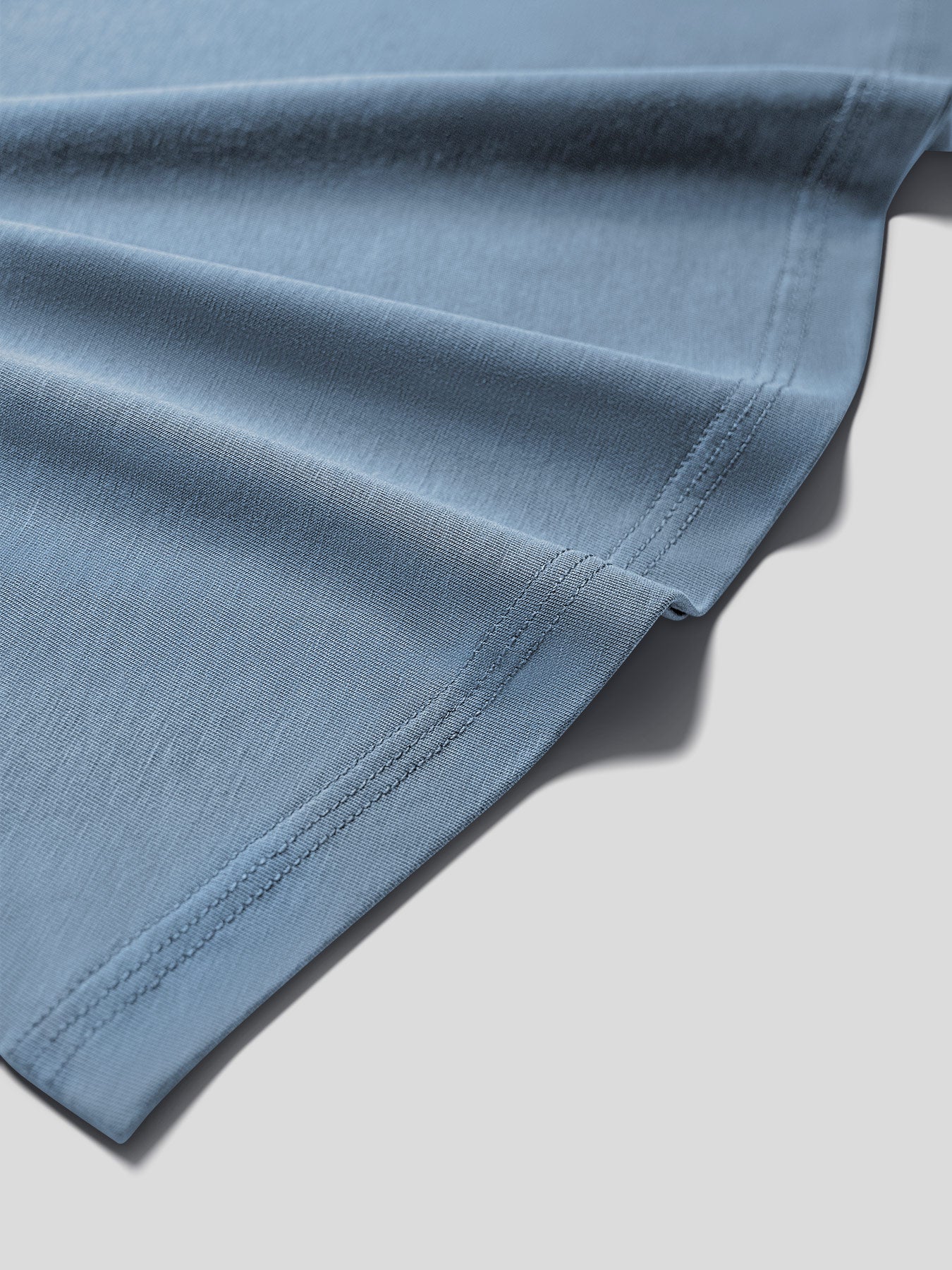 StayCool 2.0 V-neck Curve-Hem Tee: de corte entallado