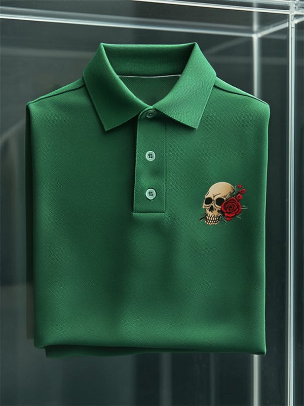 Camisa polo ejecutivo de color sólido Skull estampado de manga corta para hombre