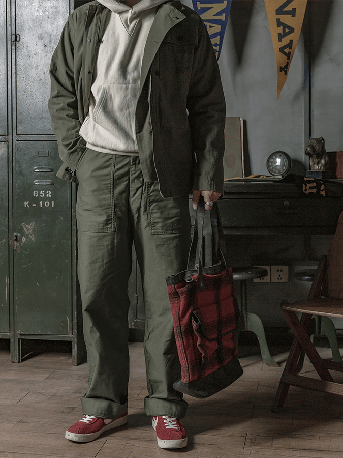Retro de color sólido Multi-bolsillo Design casual Trousers para hombre