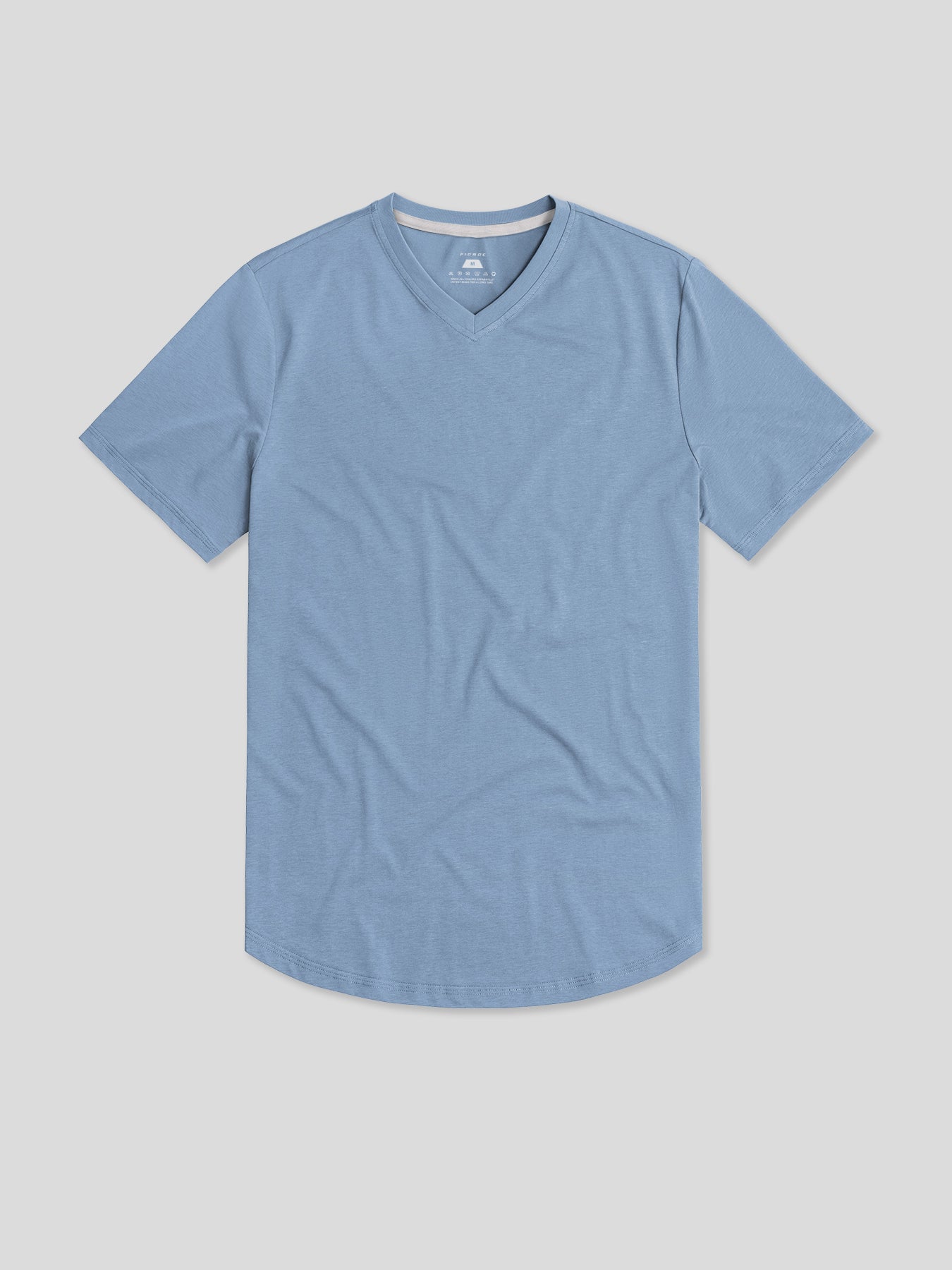 StayCool 2.0 V-neck Curve-Hem Tee: de corte entallado