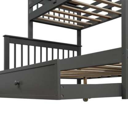 Oferta de liquidación: litera doble sobre una cama completa con cajón, 4 espacios de almacenamiento y barandilla