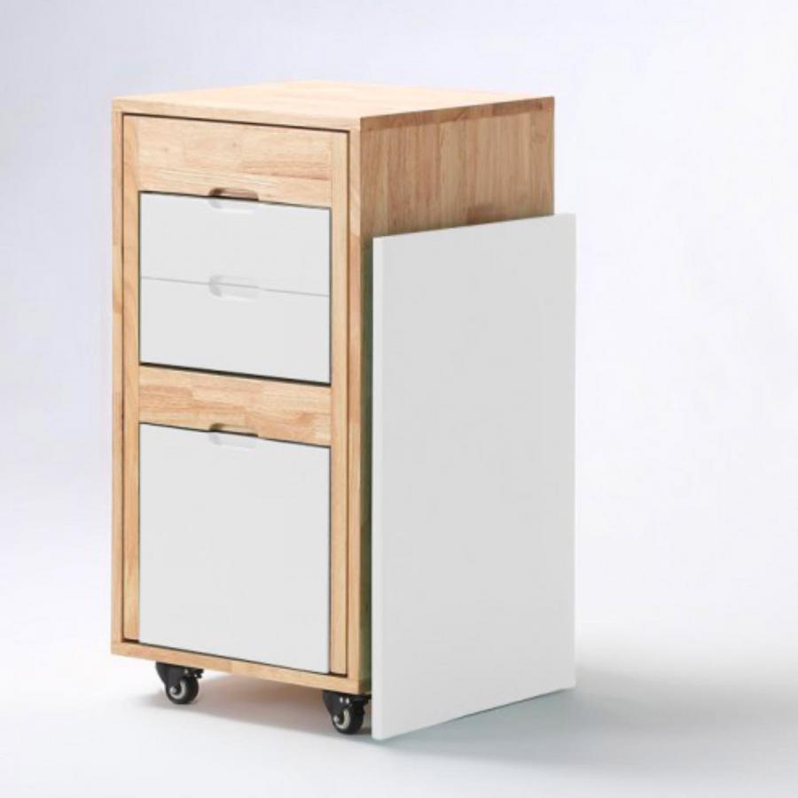 Este gabinete se transforma en un escritorio portátil con una silla oculta