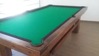 Mesa De Billar En Madera Con Accesorios De Mesas Bola Blanca