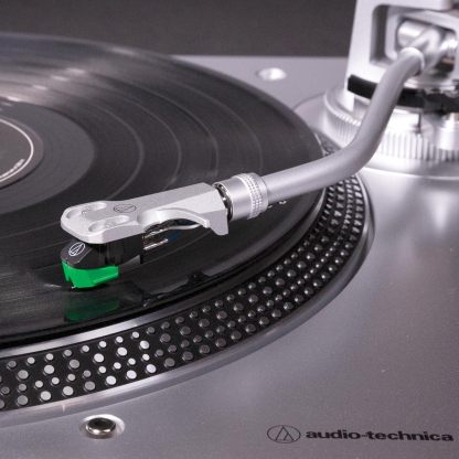 Audio-Technica - Tocadiscos AT-LP120XUSB-BK con accionamiento directo (analógico y USB), totalmente manual, alta fidelidad, 3 velocidades, convierte vinilo a digital, antipatinaje y control de tono variable, negro