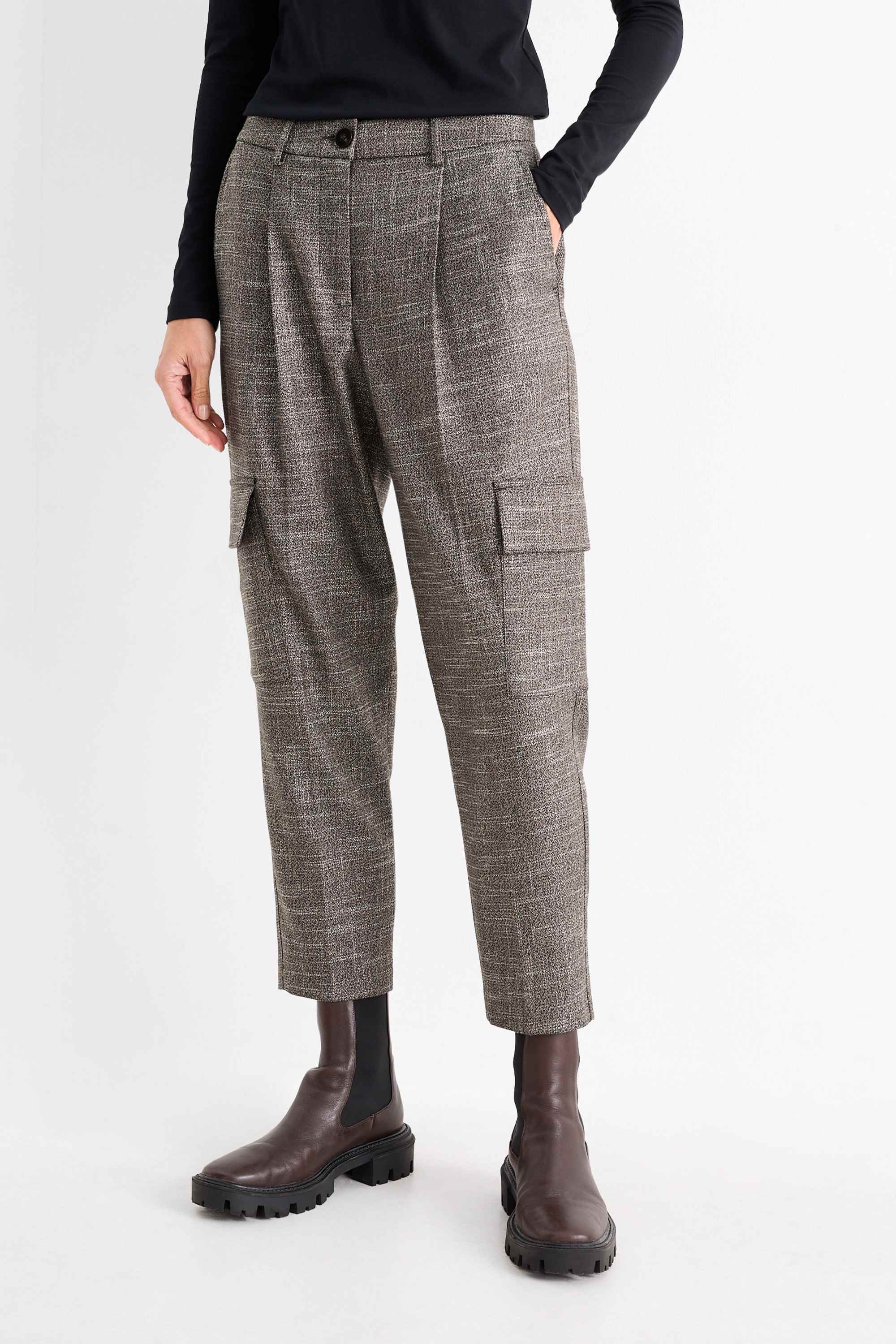 Cargo trousers - mid-rise waist - tapered fit gray-brown