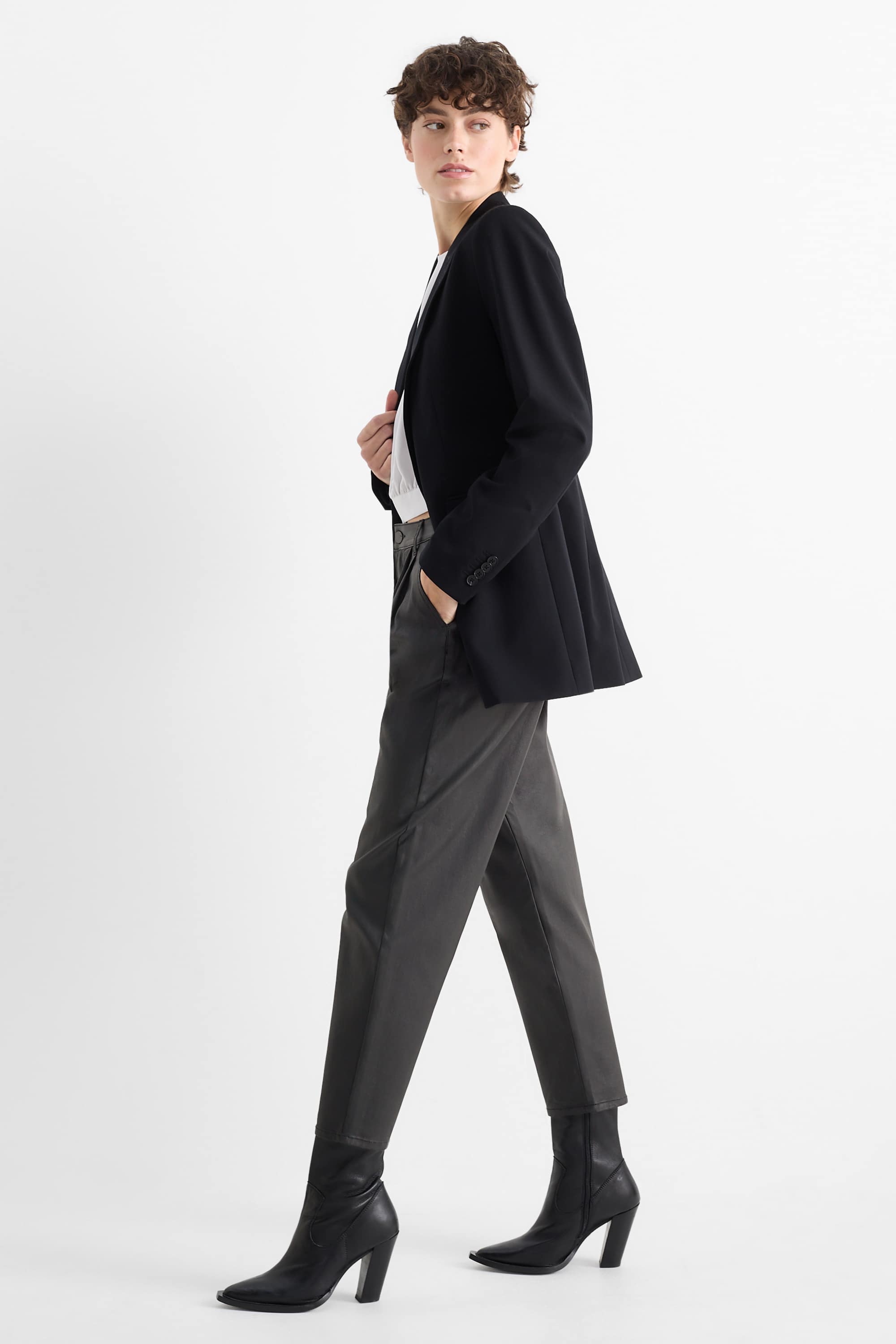Cloth trousers - high waist - tapered fit black
