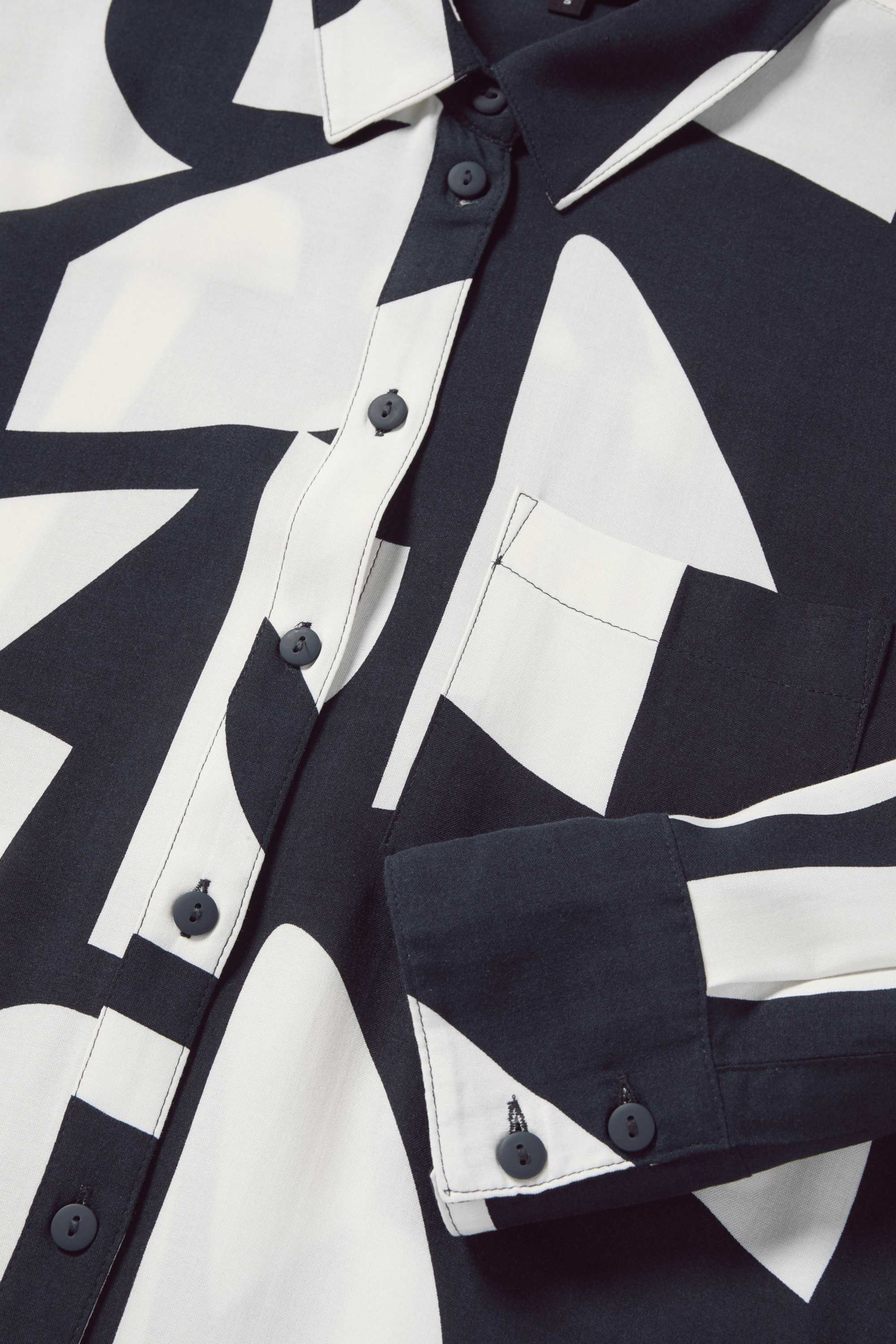 Viscose shirt dress - patterned dark blue / white