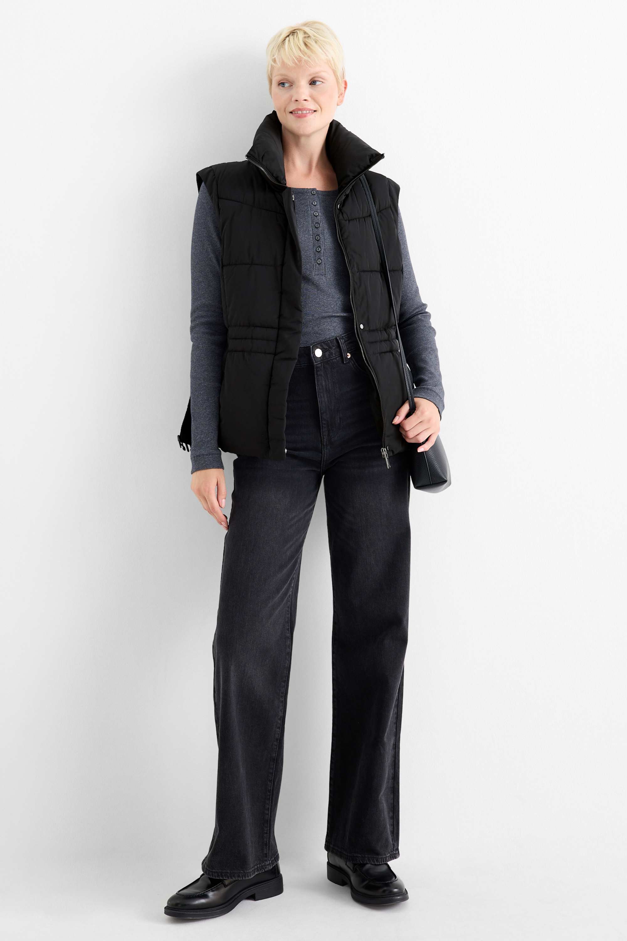 Quilted gilet with belt black