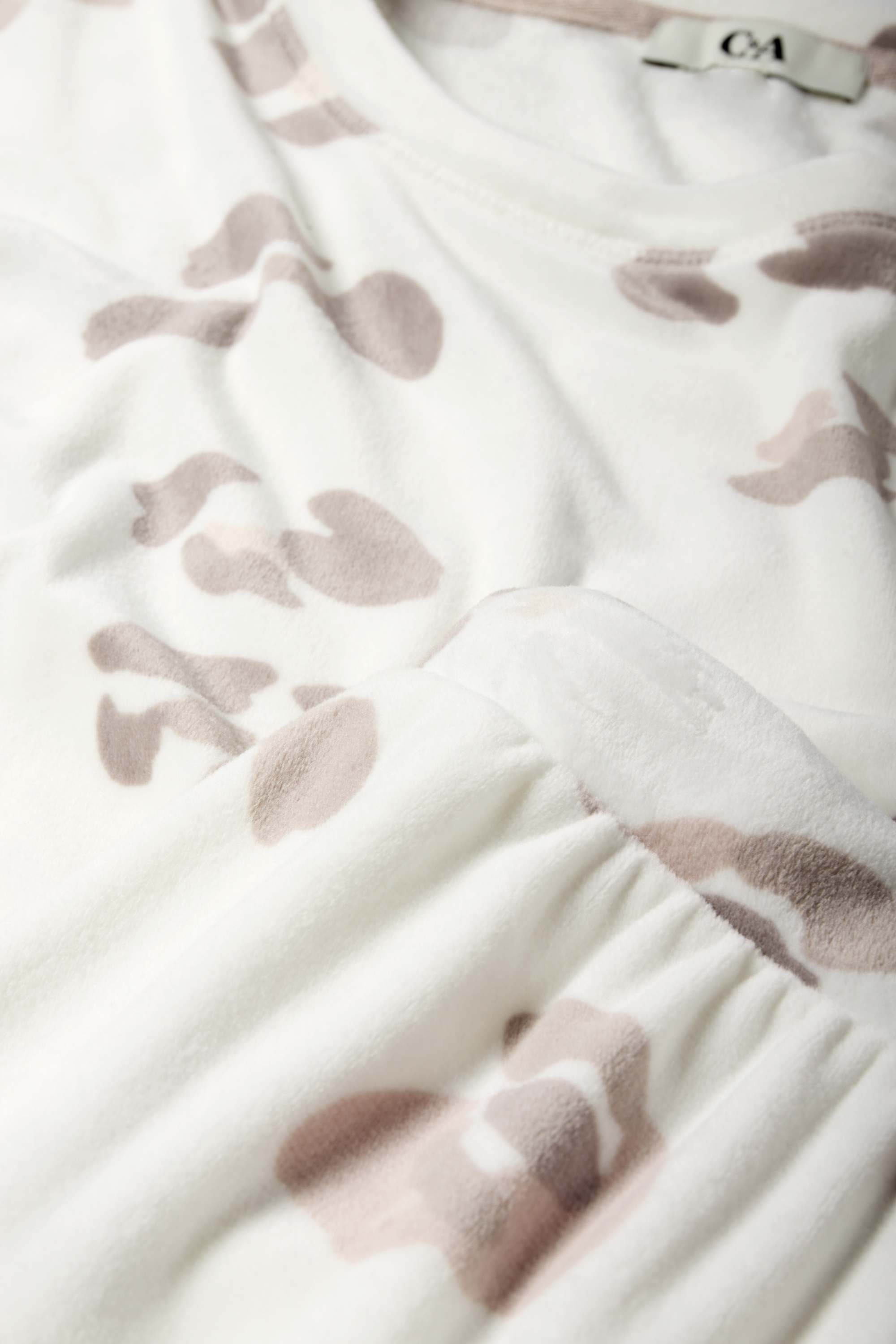 Winter pyjamas - leopard print white