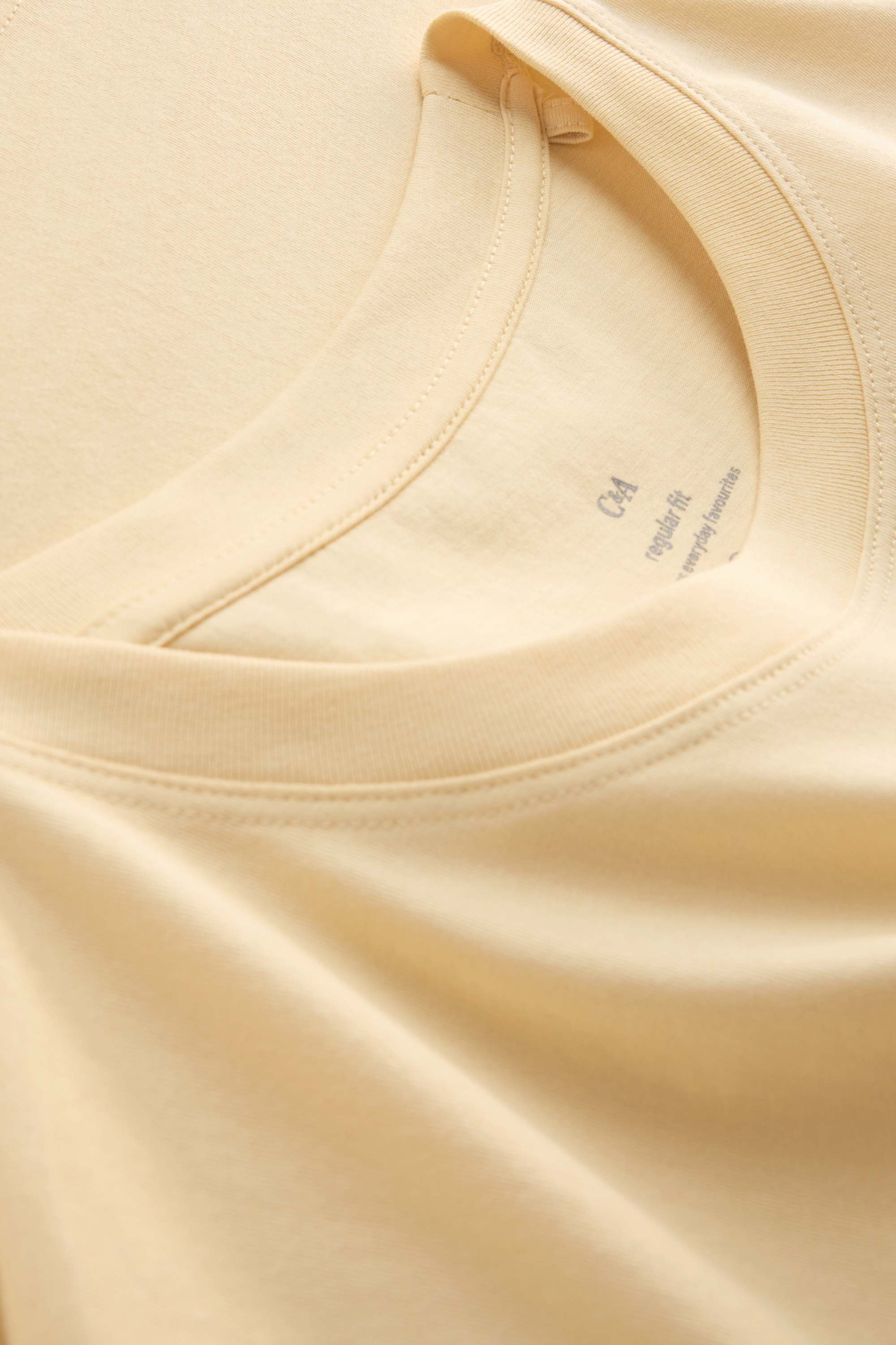 T-shirt - regular fit light yellow