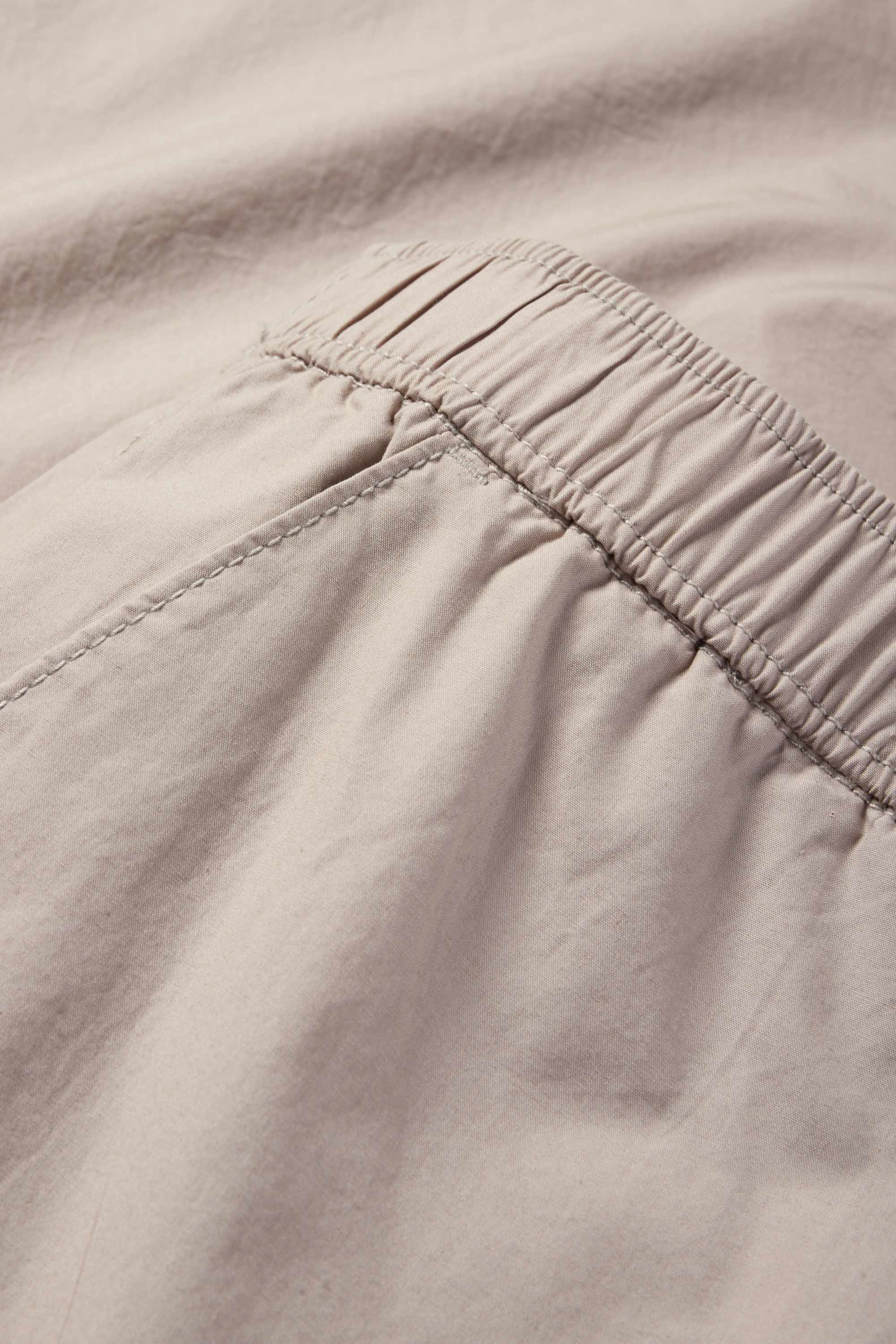 Cloth trousers - mid-rise waist - tapered fit beige