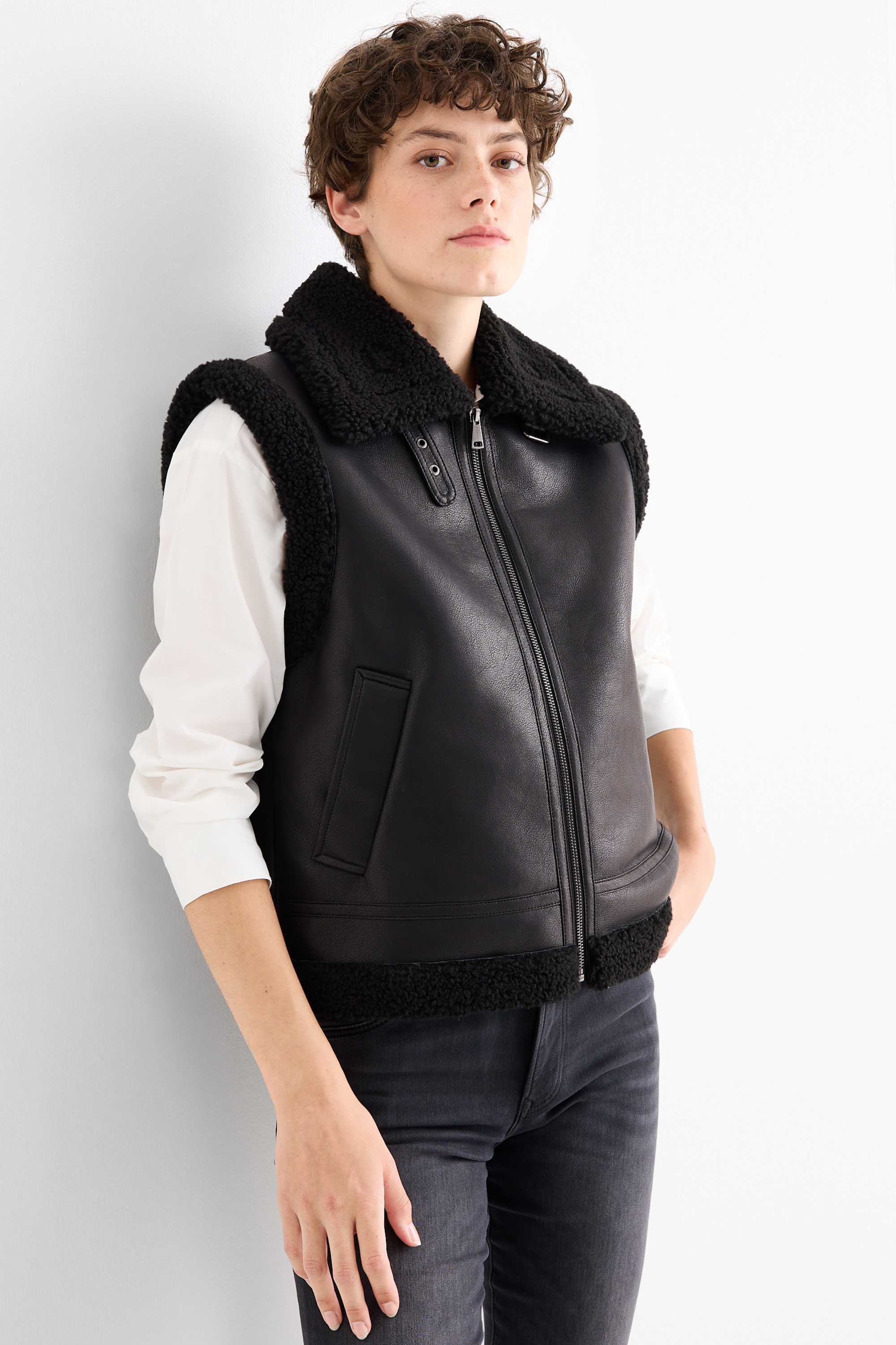 Faux shearling waistcoat - faux leather black