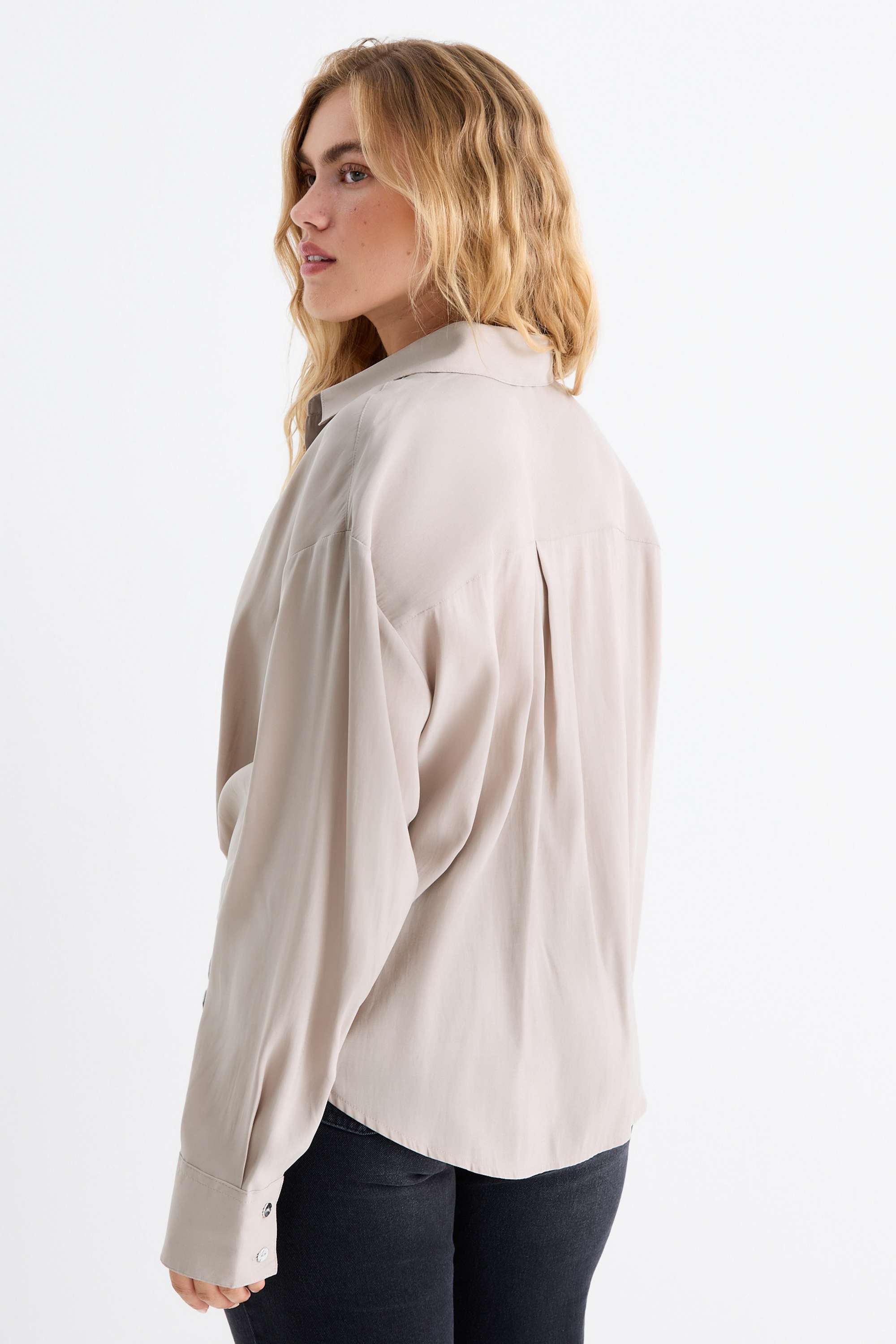 Blouse with knot detail gray