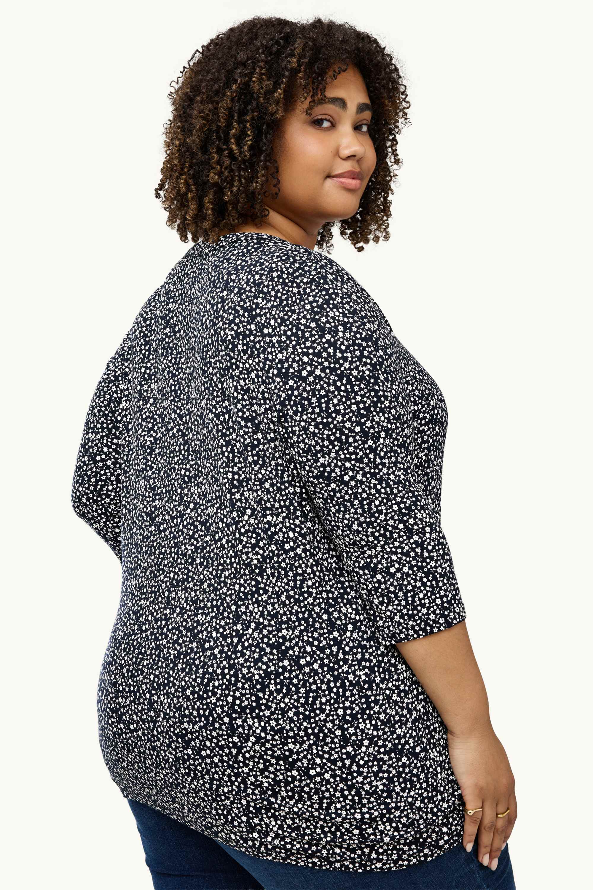 V-neck T-shirt - floral dark blue / white