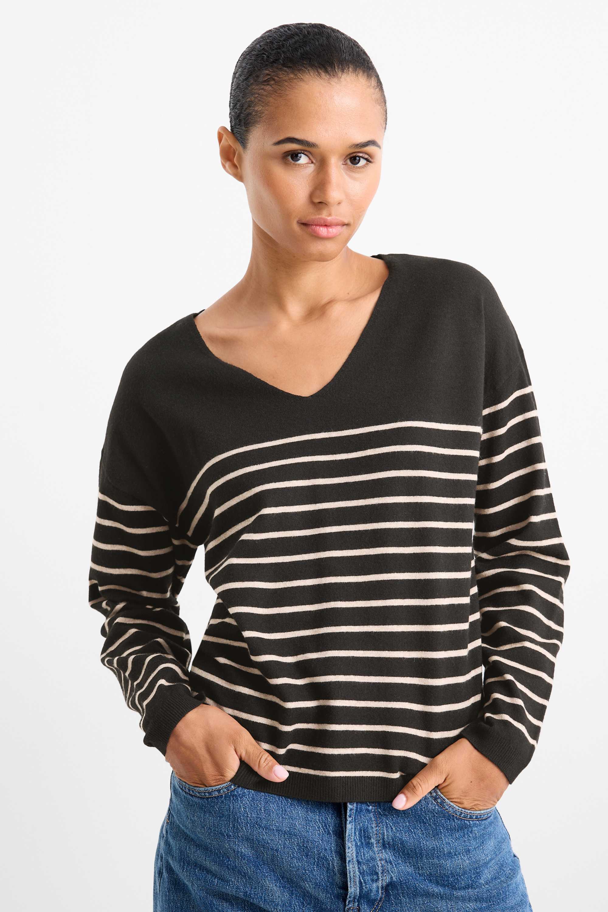 V-neck jumper - striped black