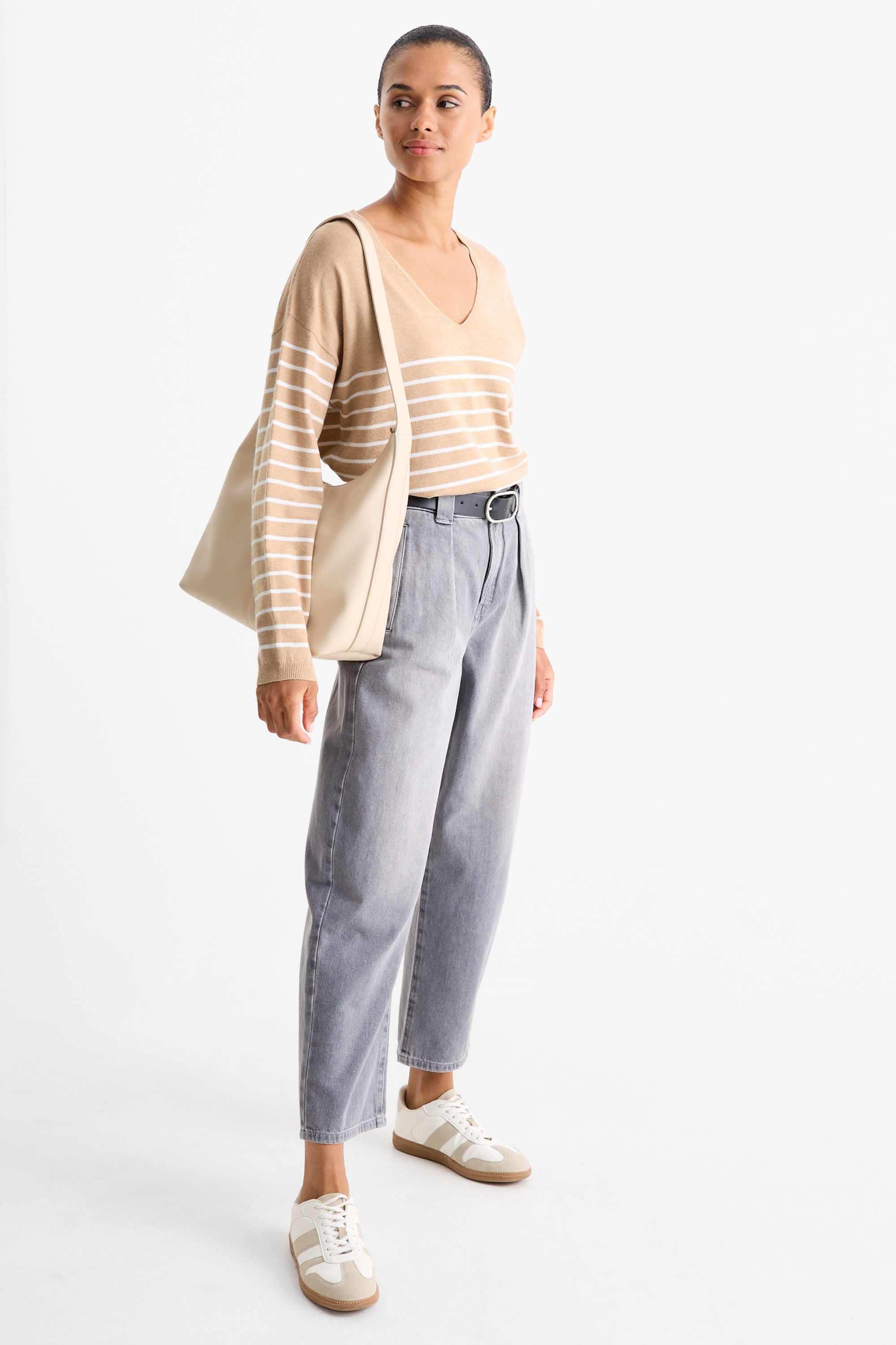V-neck jumper - striped beige