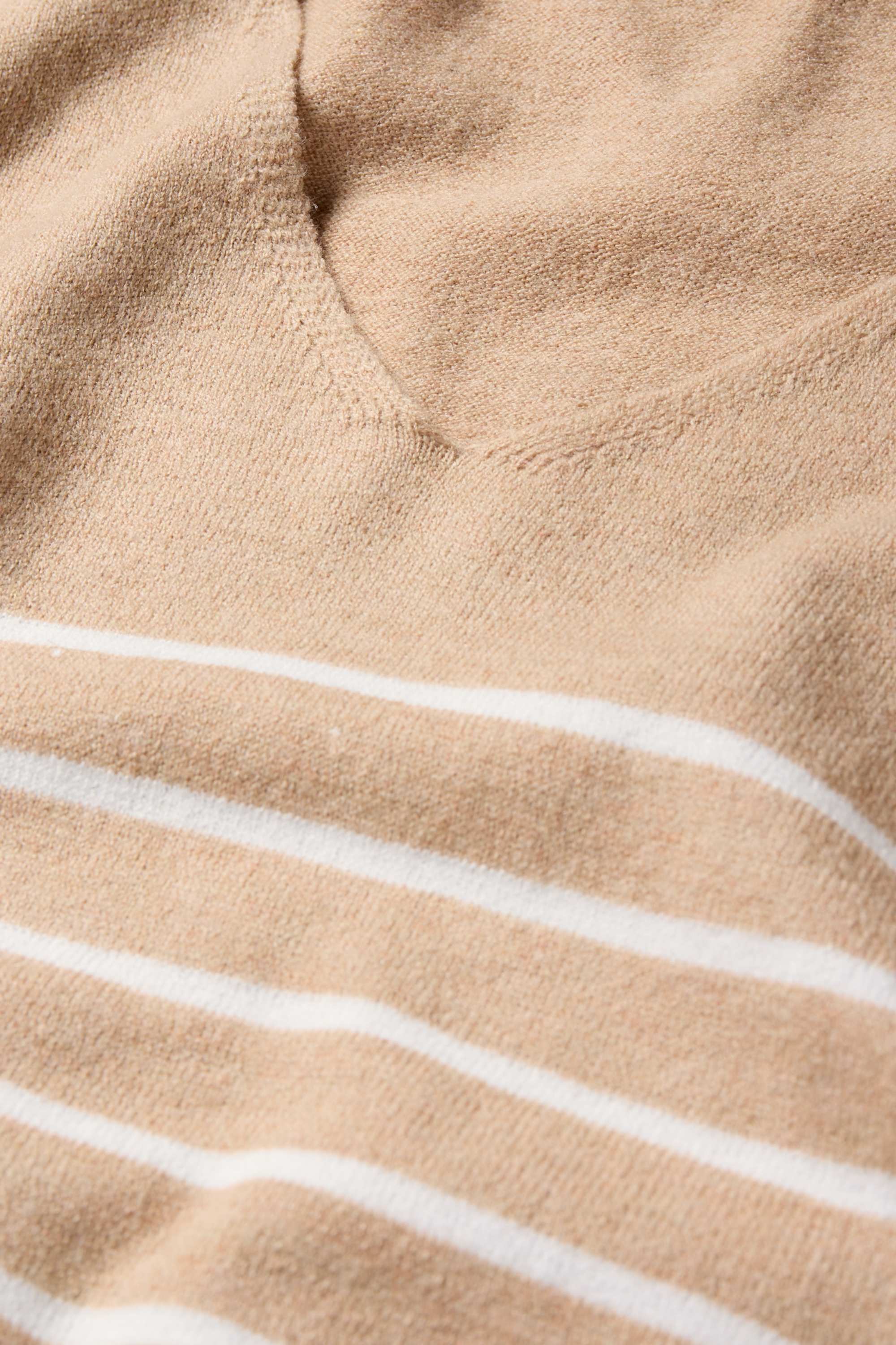 V-neck jumper - striped beige