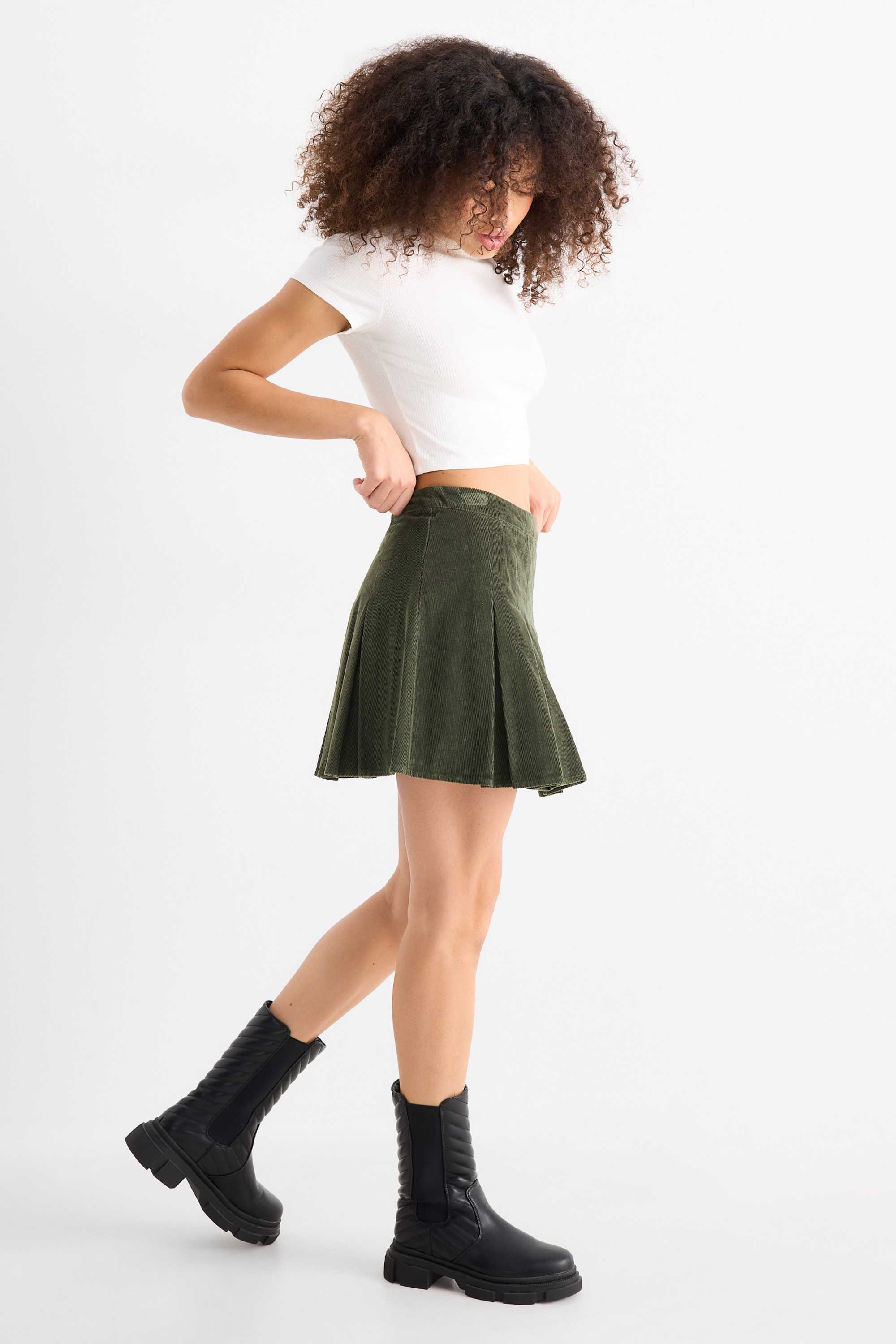 Corduroy pleated skirt dark green