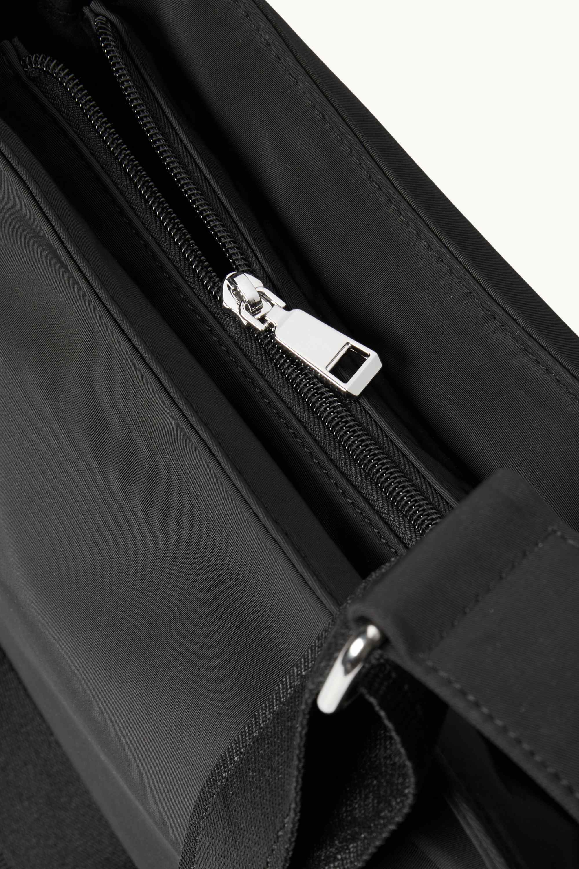 Shoulder bag black