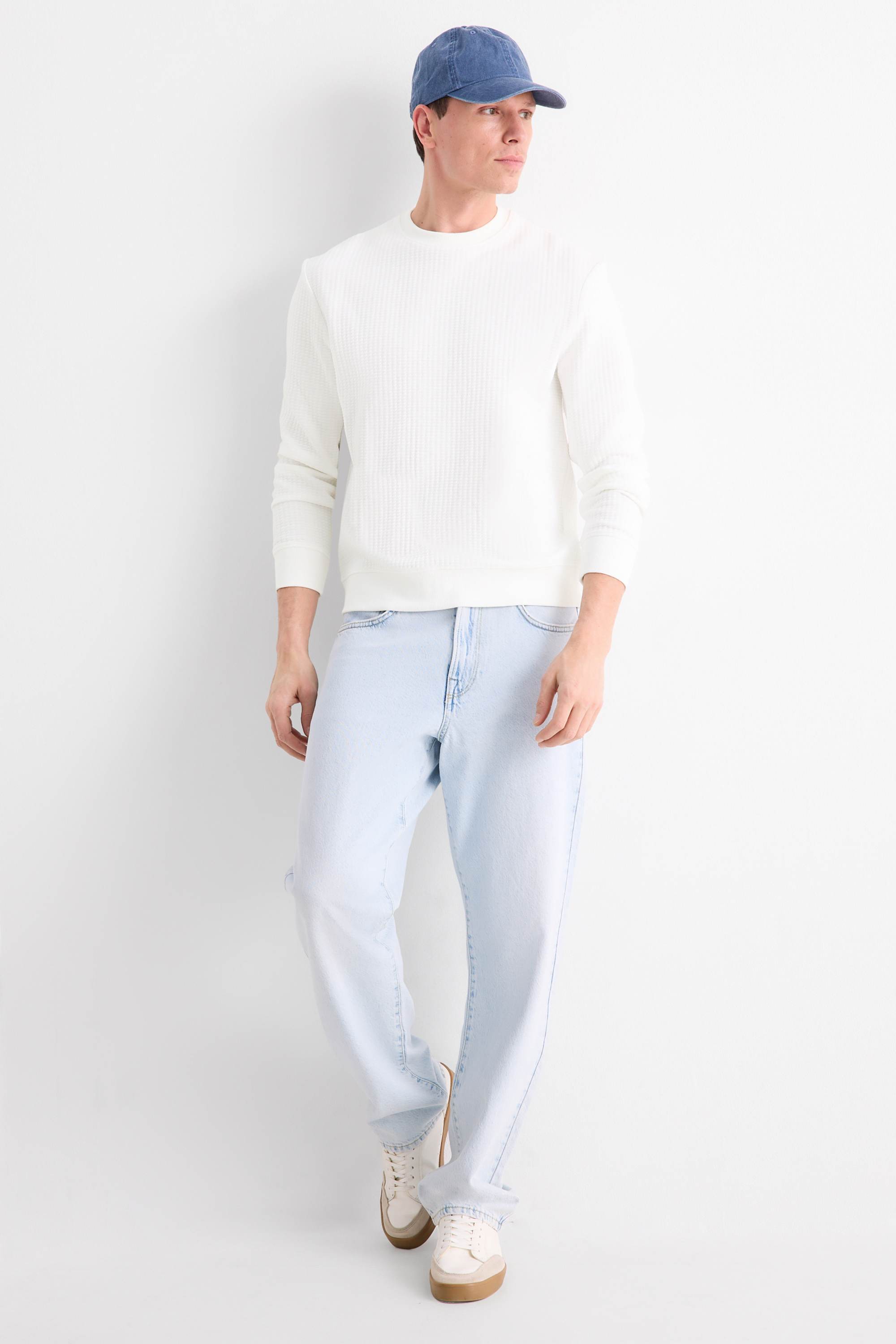 Sweatshirt - textured white