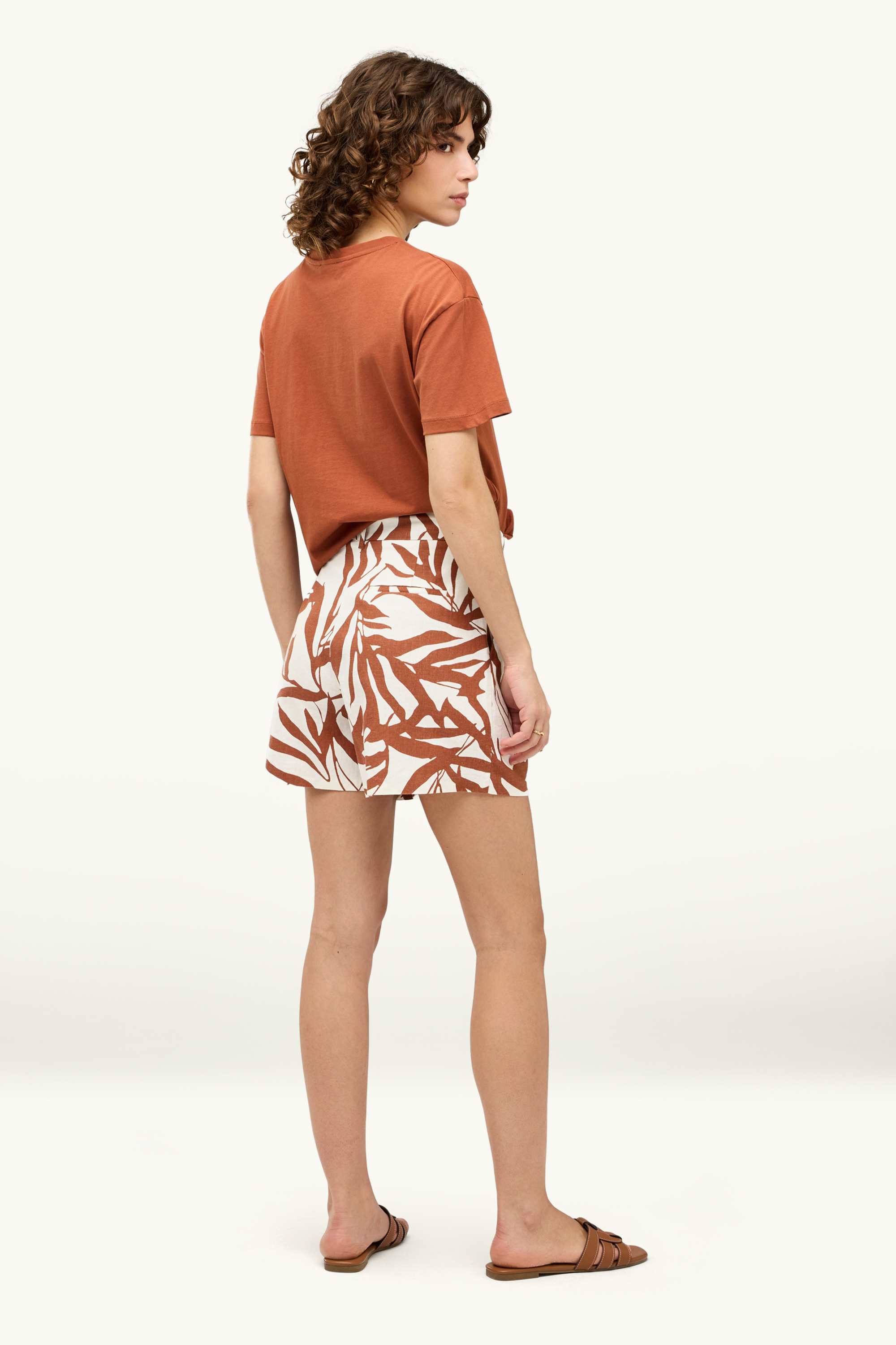 Shorts - mid-rise waist - linen blend - patterned brown / cremewhite