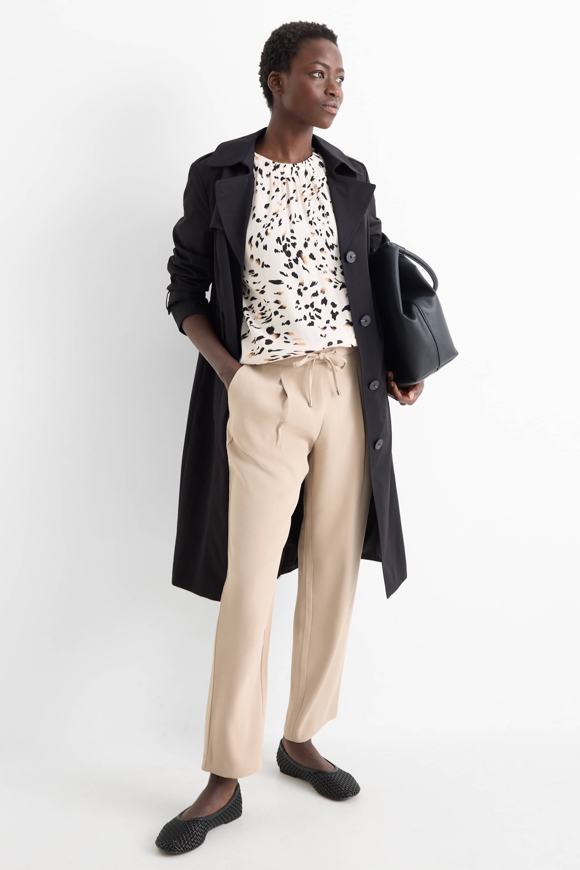 Cloth trousers - mid-rise waist - tapered fit beige