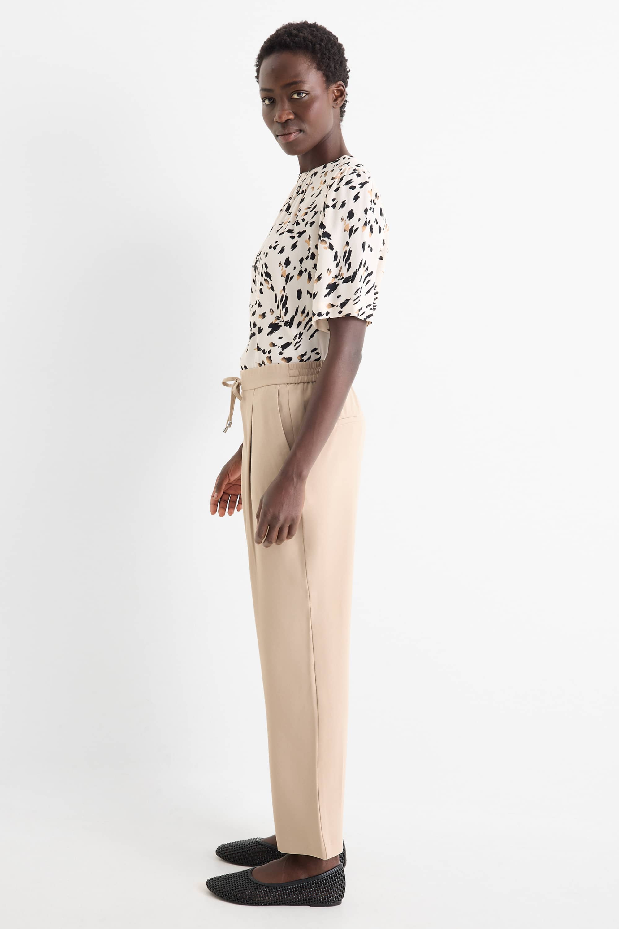 Cloth trousers - mid-rise waist - tapered fit beige
