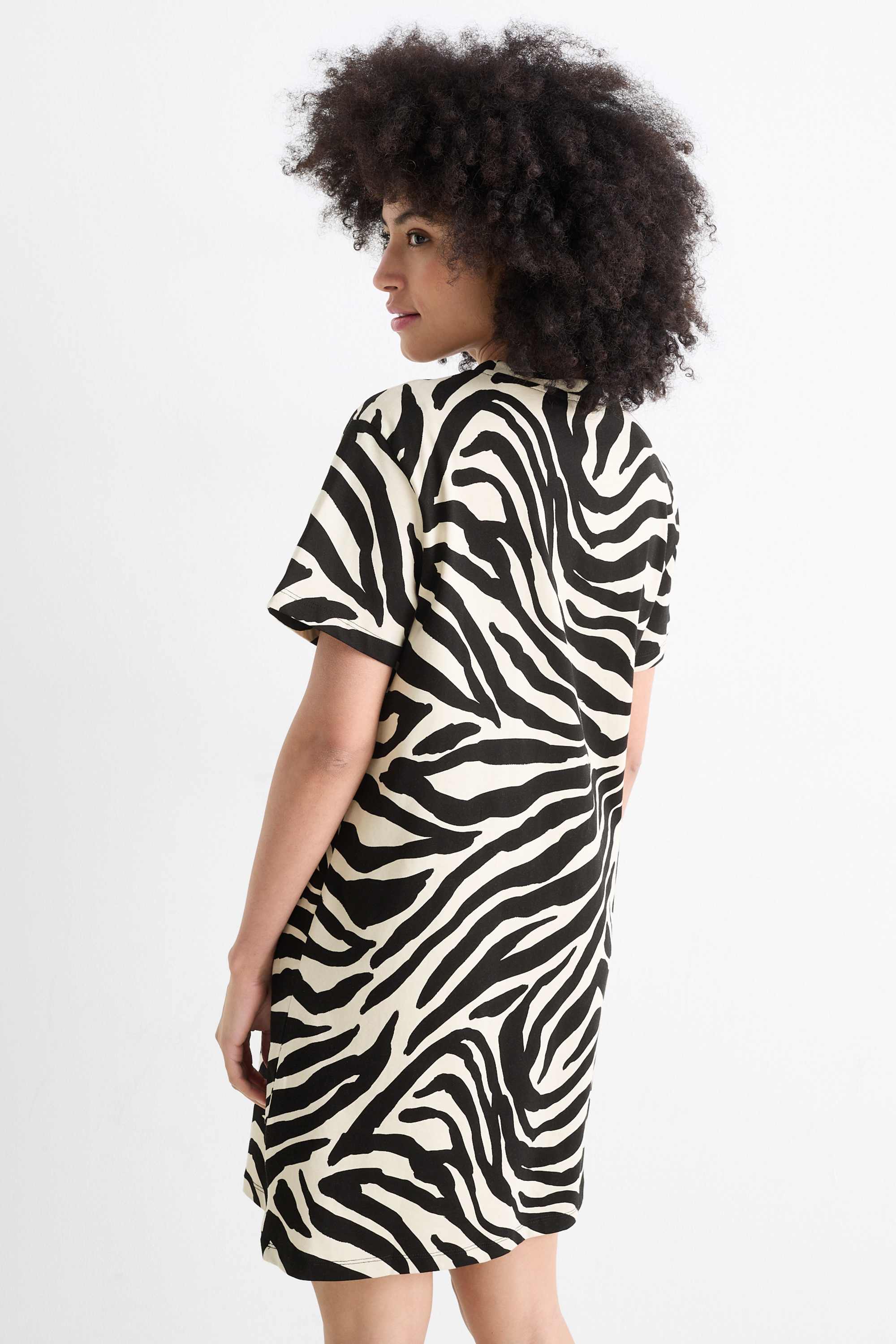 T-shirt dress - patterned black / beige