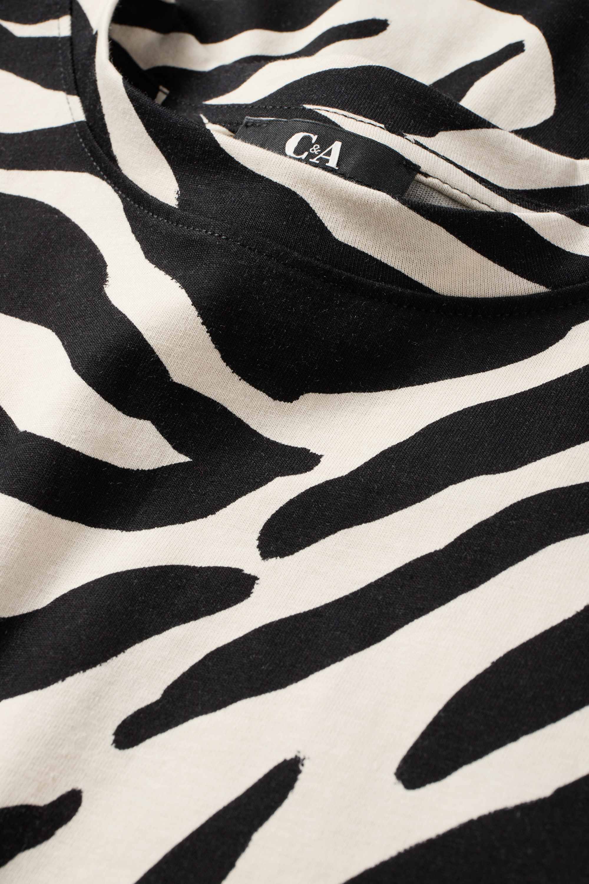 T-shirt dress - patterned black / beige