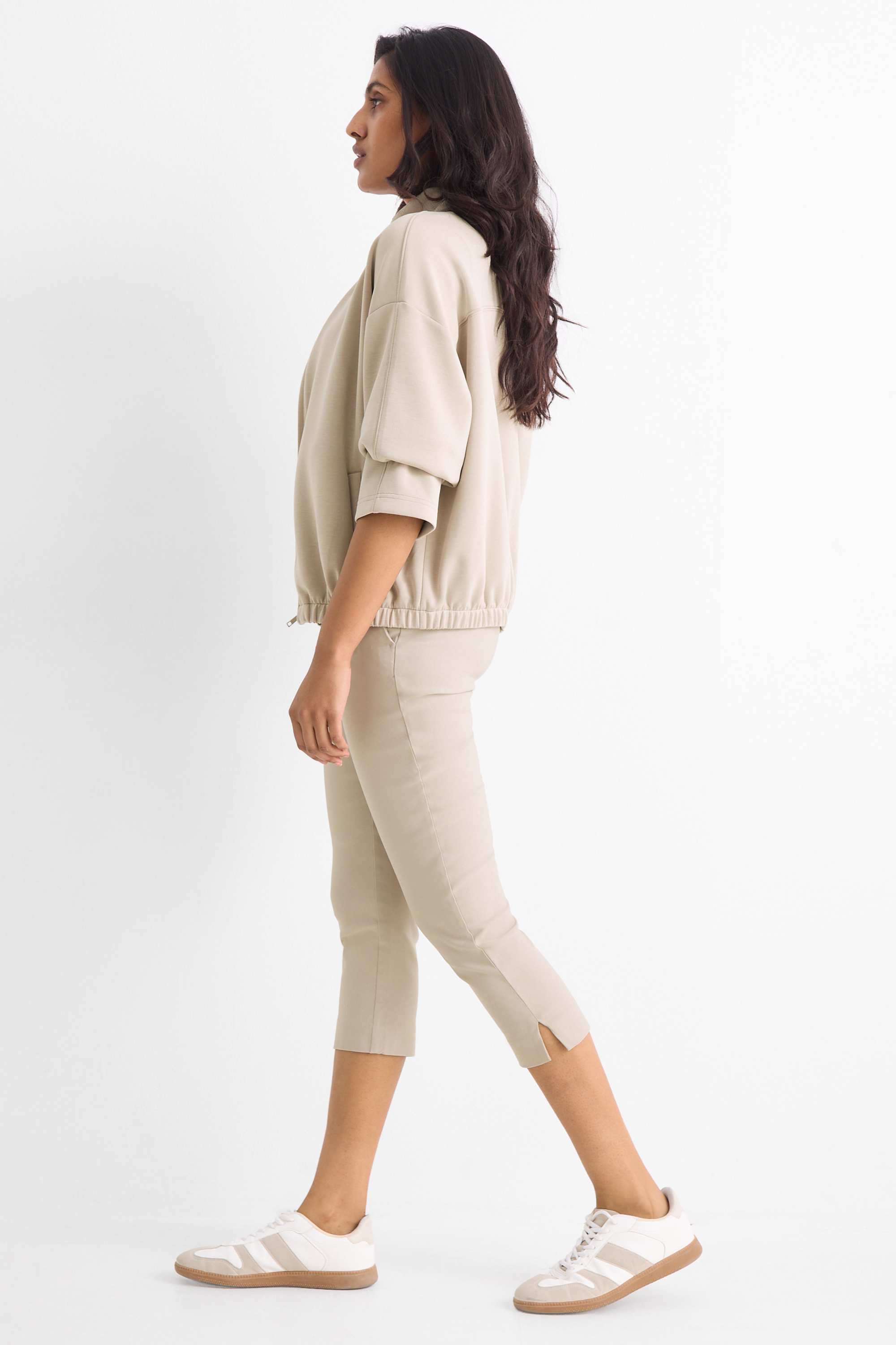 Capri trousers - mid-rise waist - slim fit beige