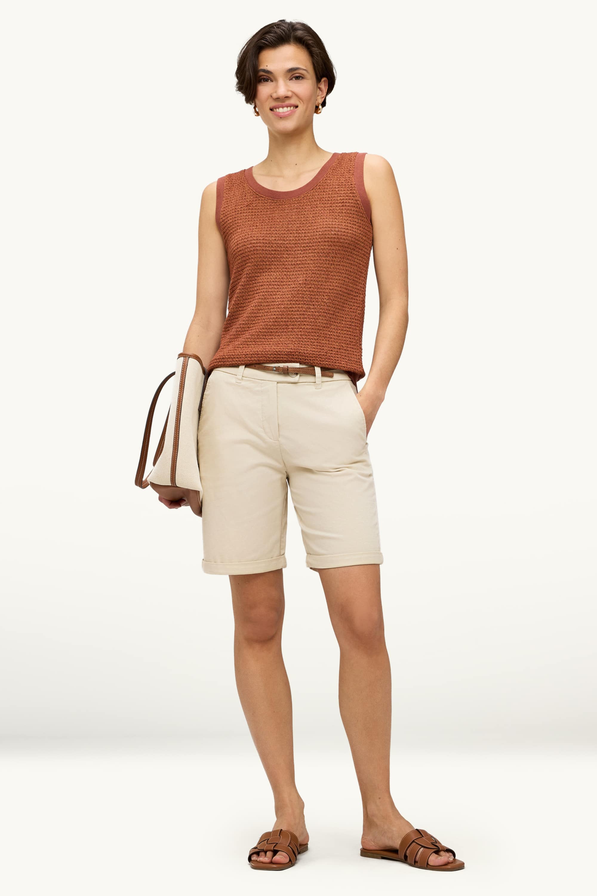 Bermuda shorts with belt - mid-rise waist beige